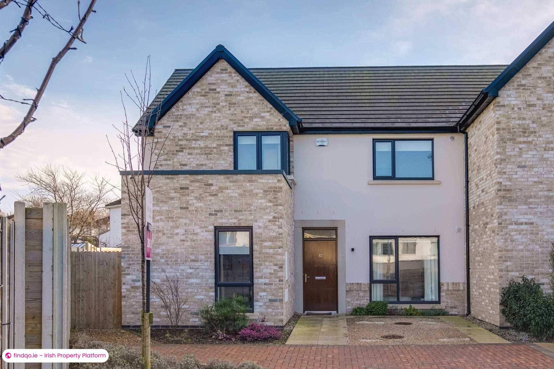 Semi-detached house for Sale in Dublin 18