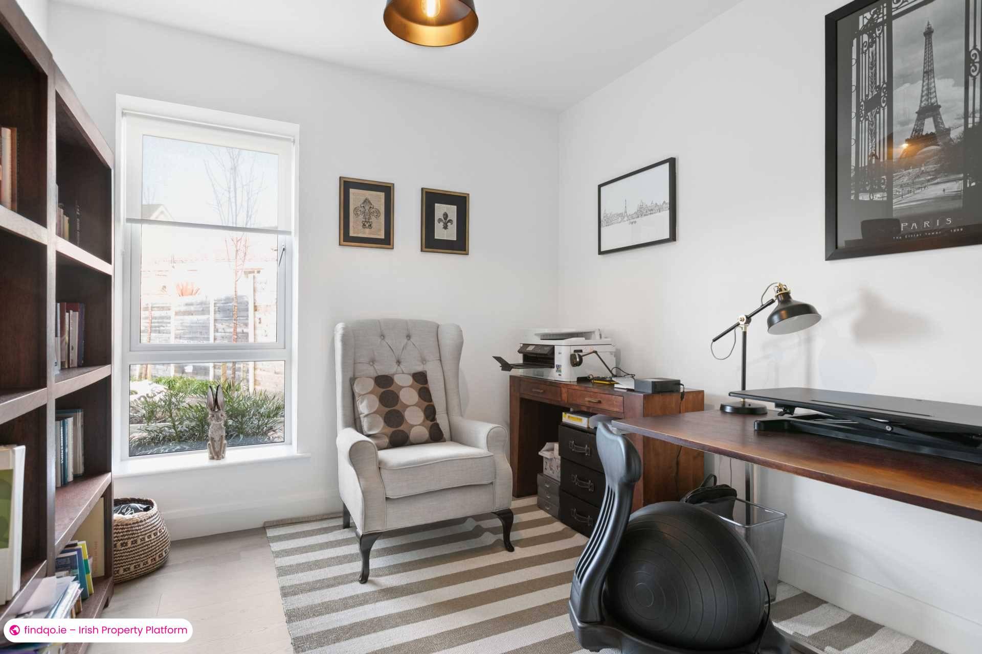 Semi-detached house for Sale in Dublin 18