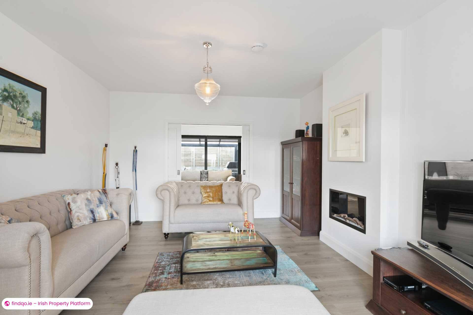 Semi-detached house for Sale in Dublin 18