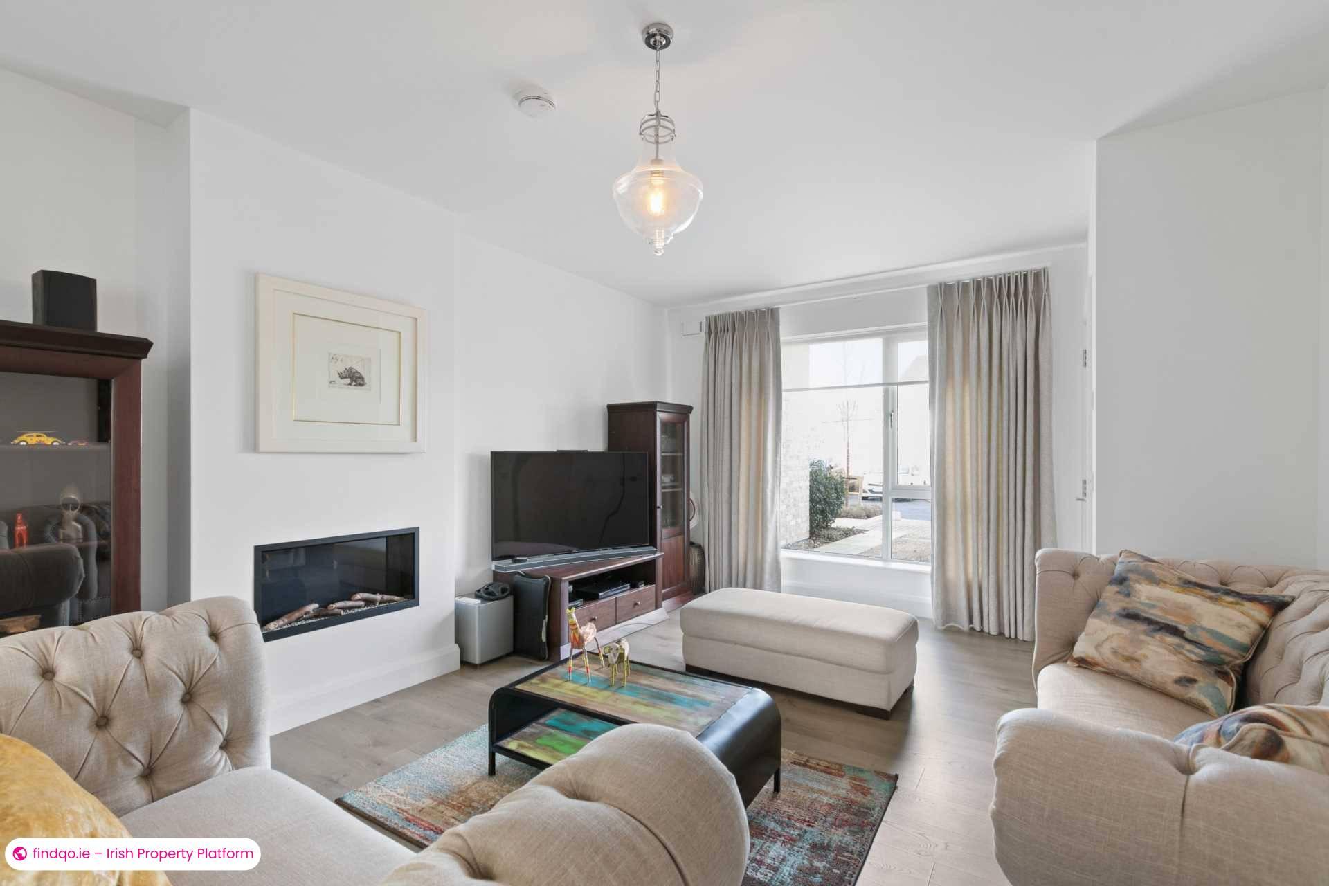 Semi-detached house for Sale in Dublin 18