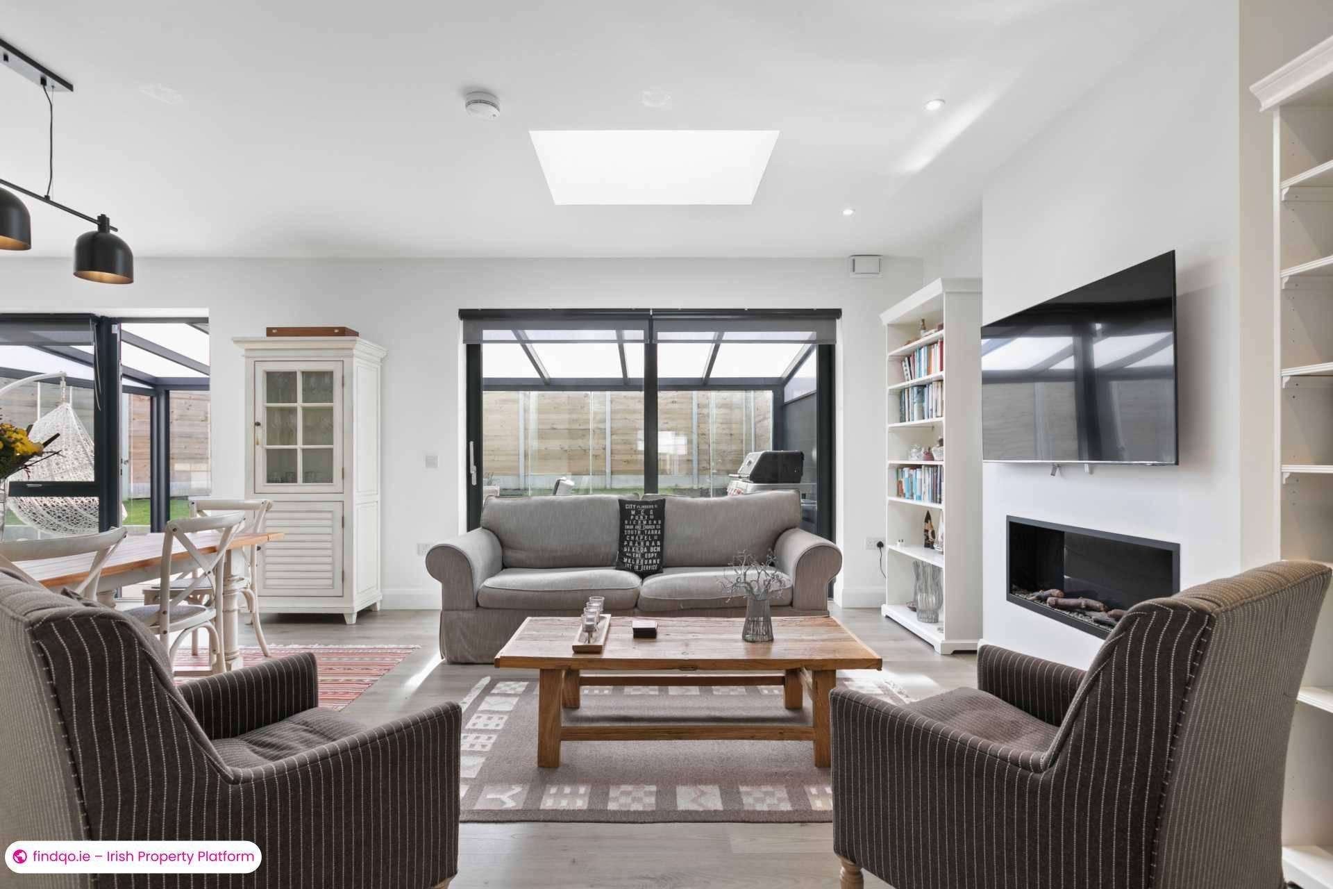Semi-detached house for Sale in Dublin 18