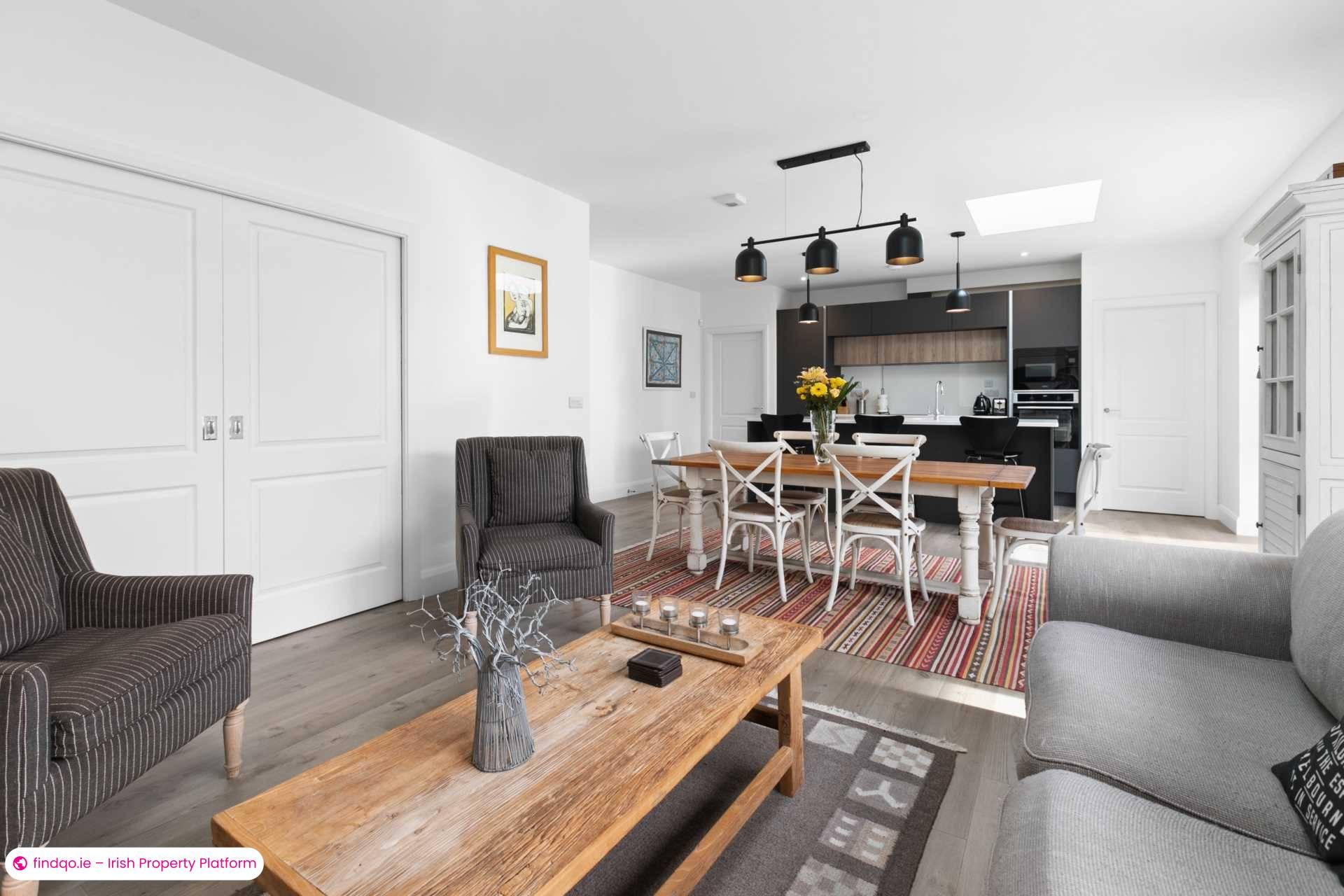 Semi-detached house for Sale in Dublin 18