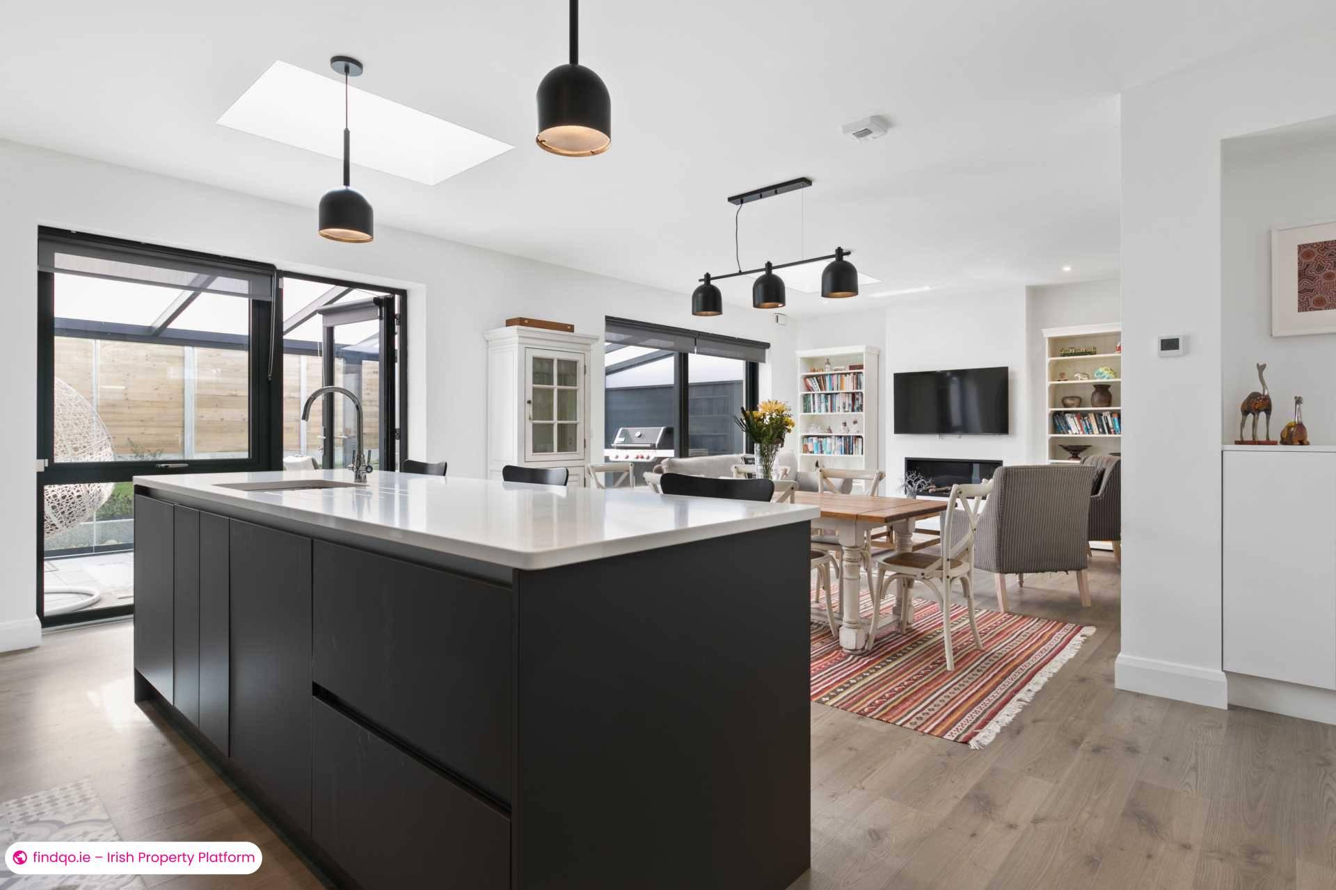 Semi-detached house for Sale in Dublin 18