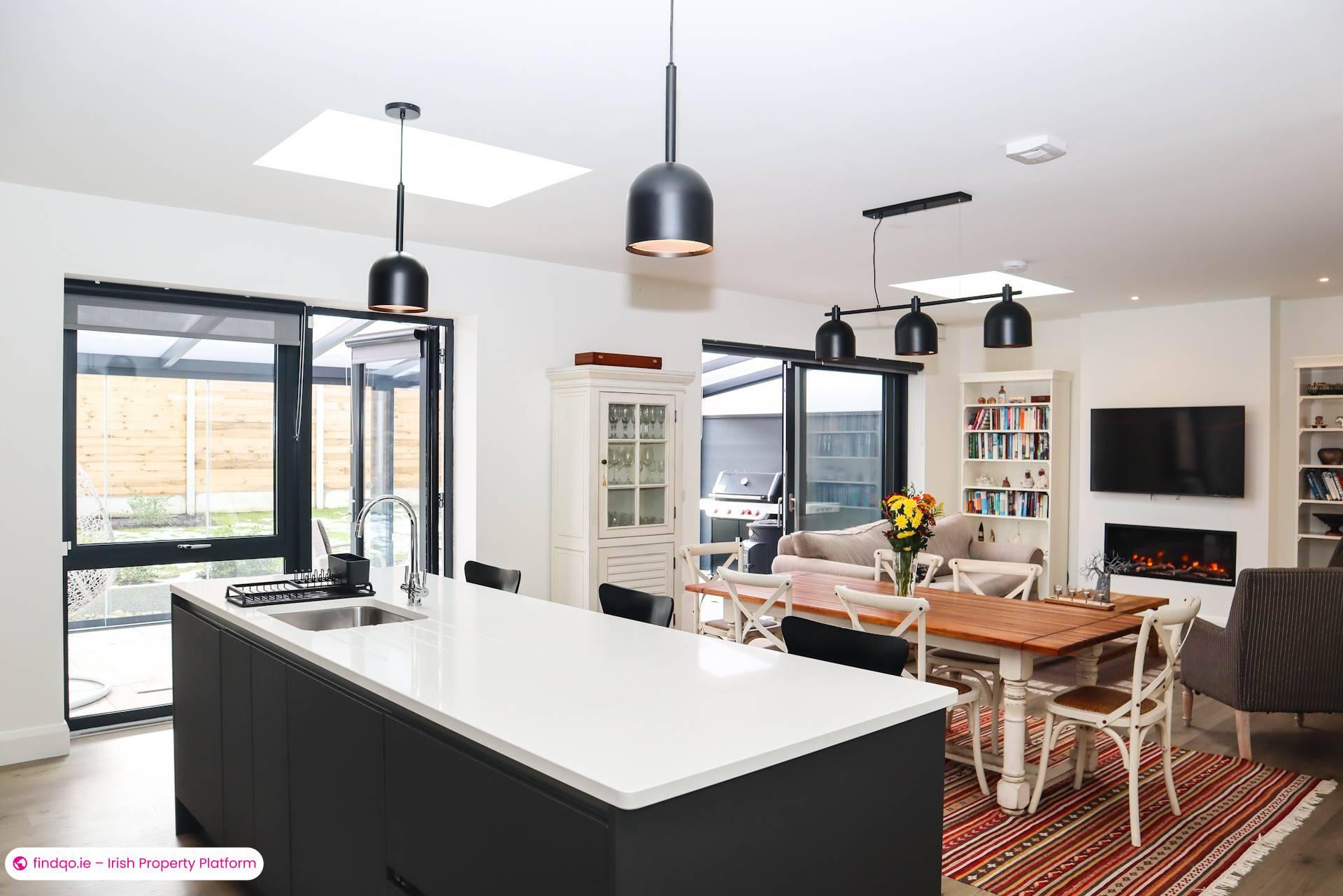 Semi-detached house for Sale in Dublin 18