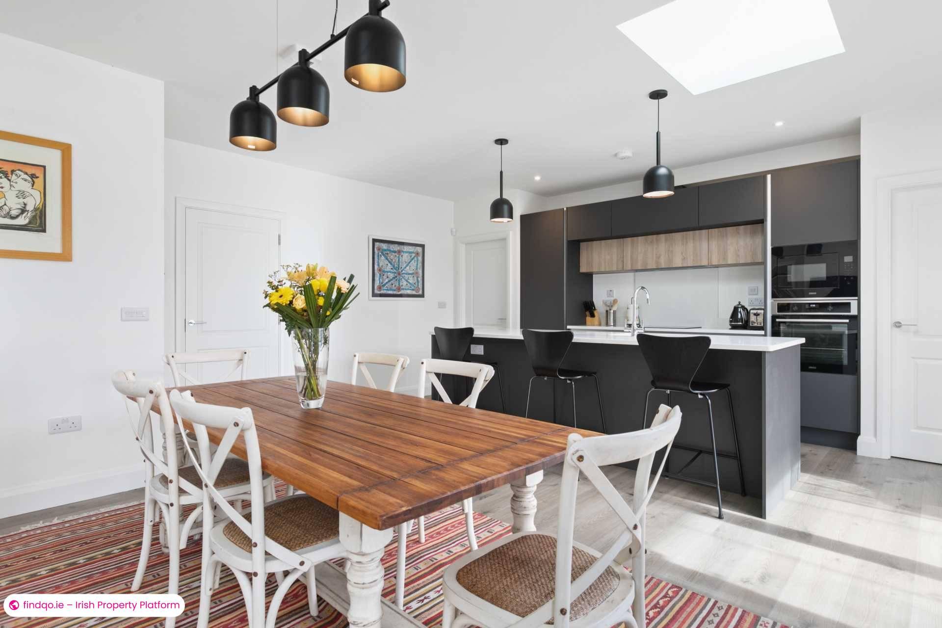 Semi-detached house for Sale in Dublin 18