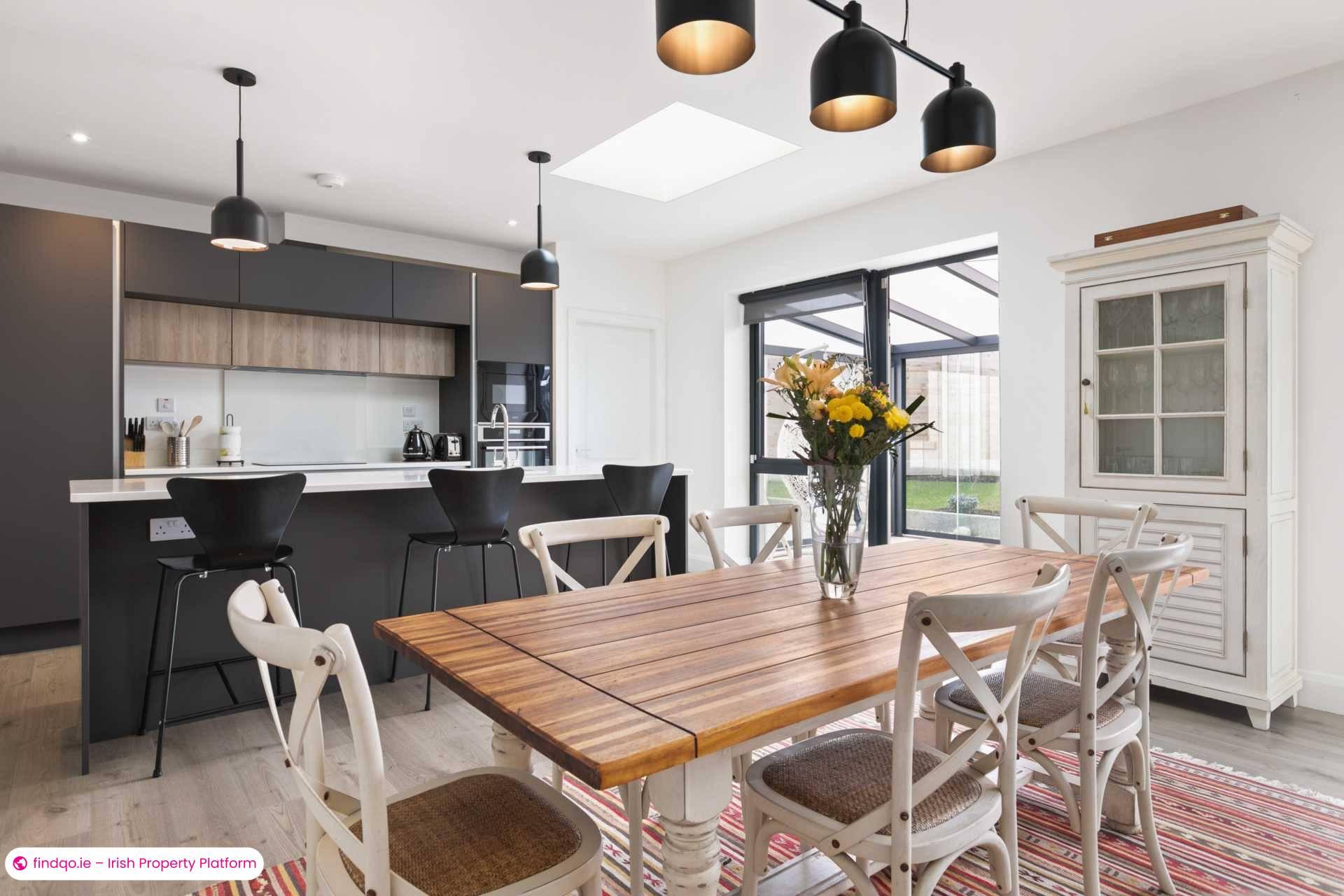 Semi-detached house for Sale in Dublin 18