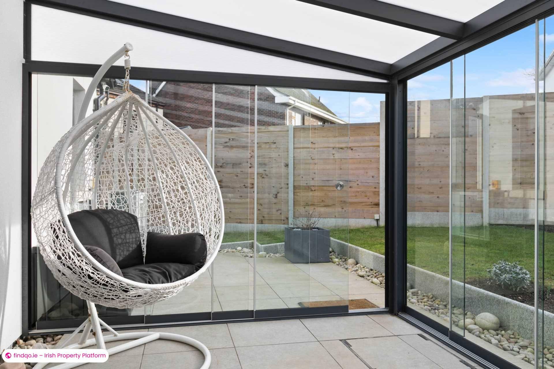 Semi-detached house for Sale in Dublin 18