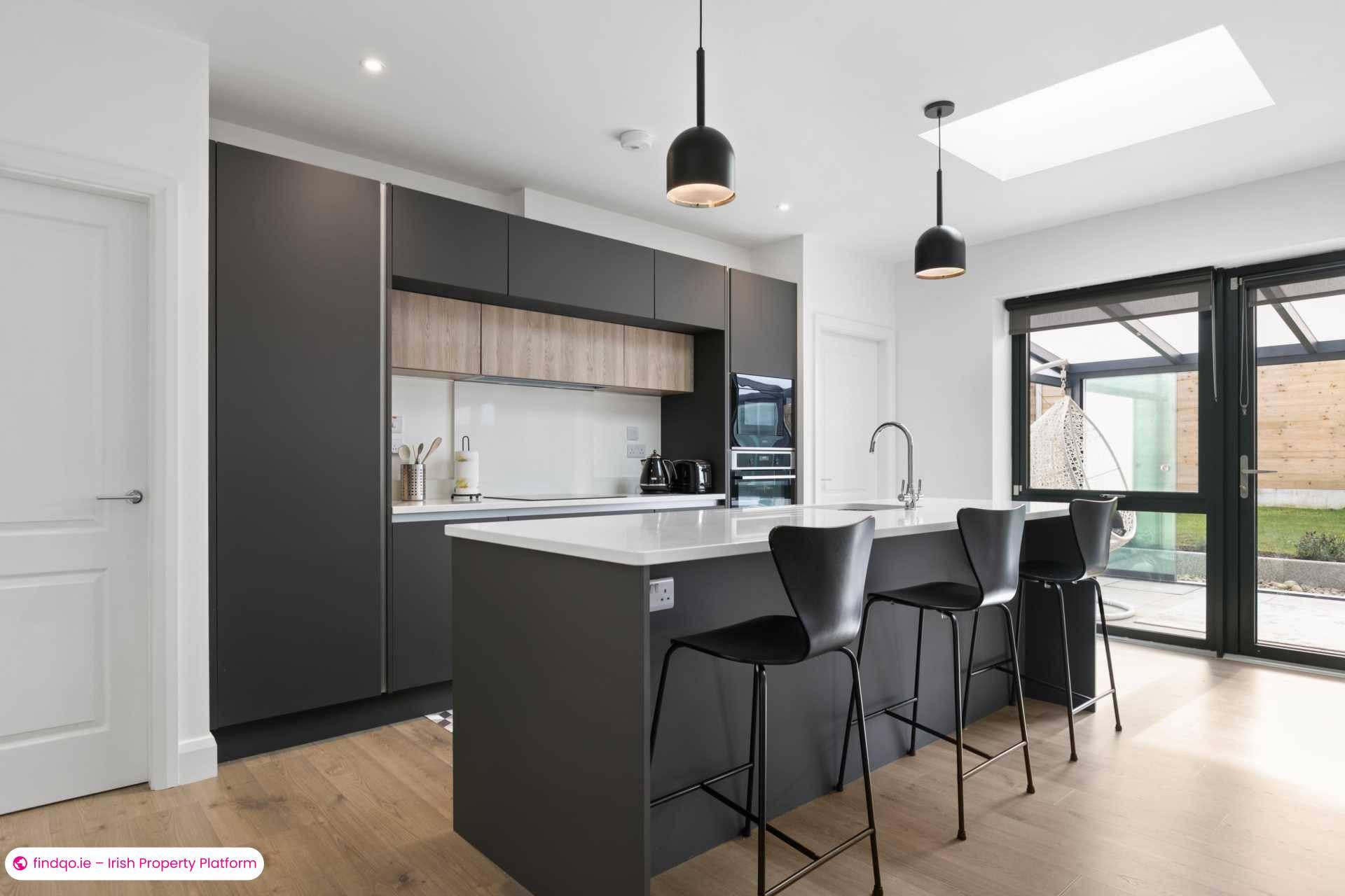 Semi-detached house for Sale in Dublin 18