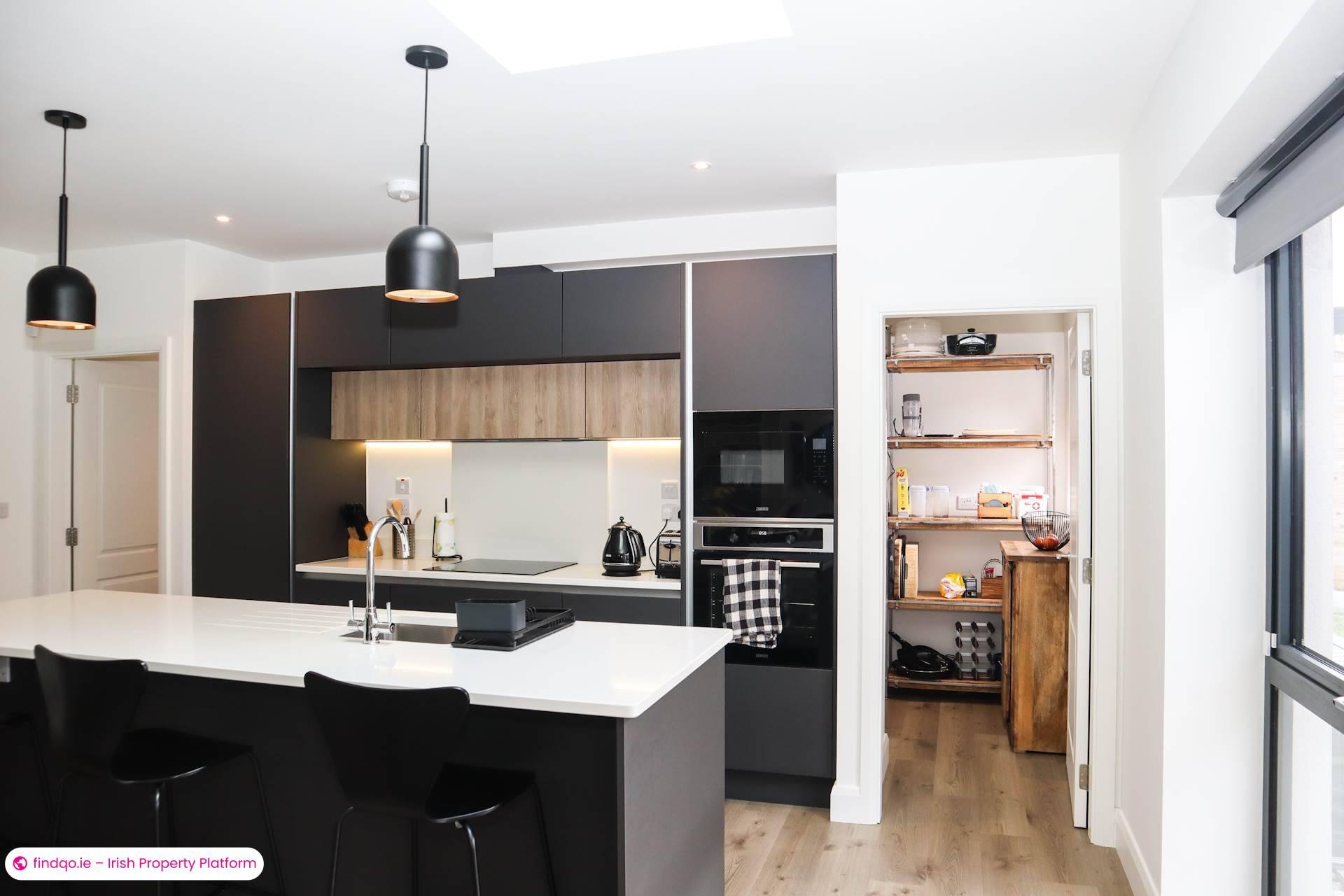 Semi-detached house for Sale in Dublin 18