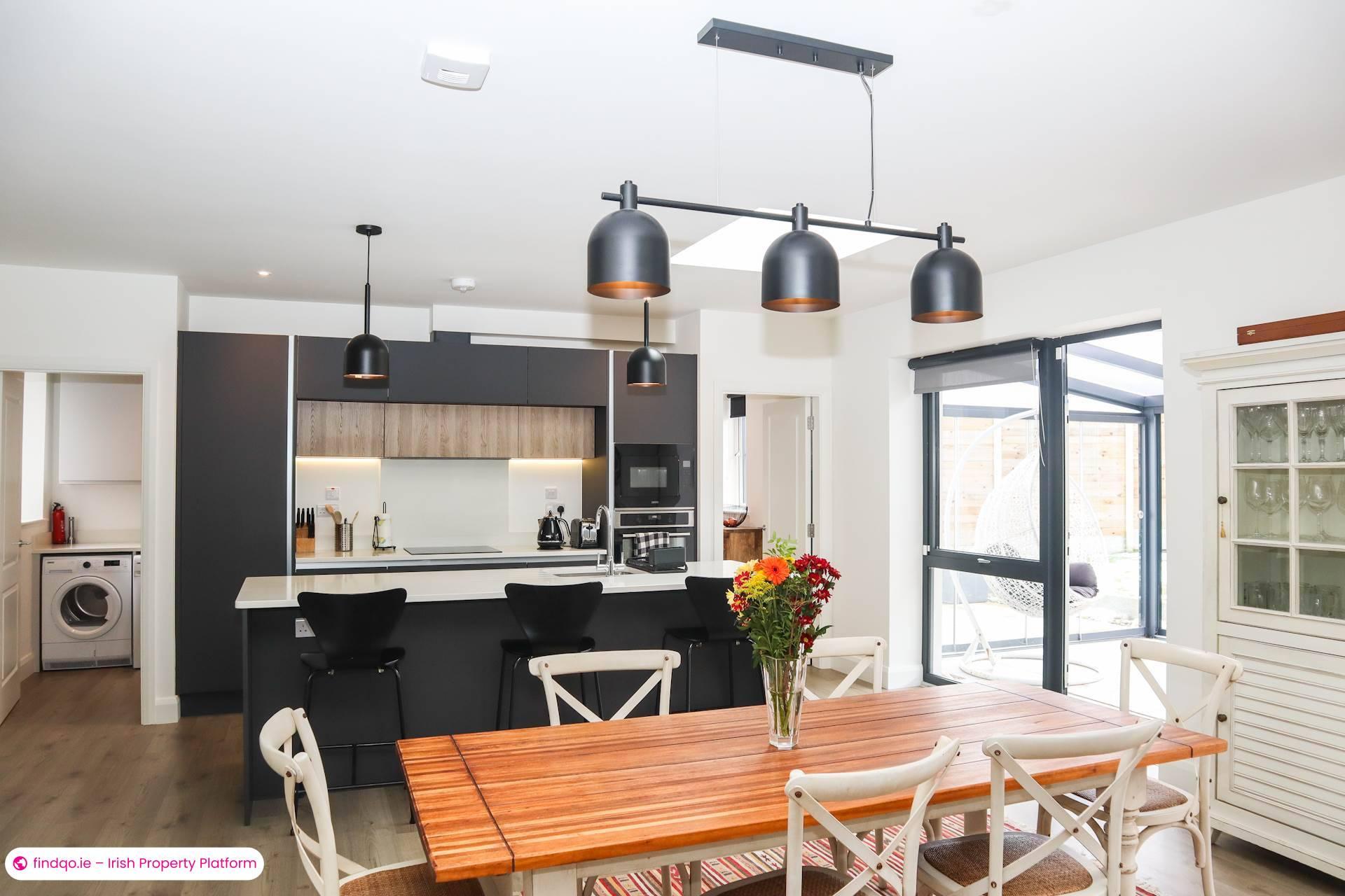 Semi-detached house for Sale in Dublin 18