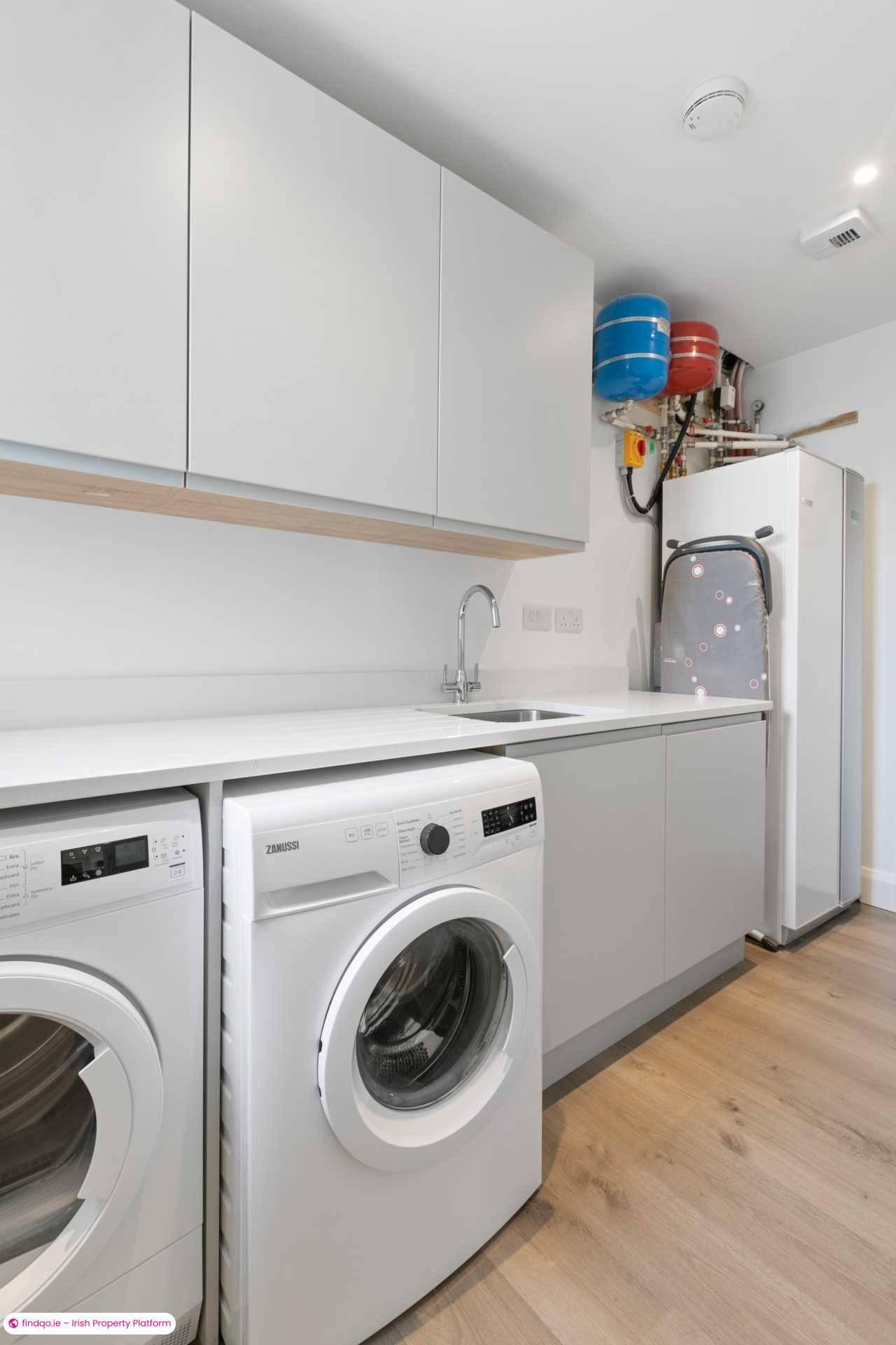 Semi-detached house for Sale in Dublin 18