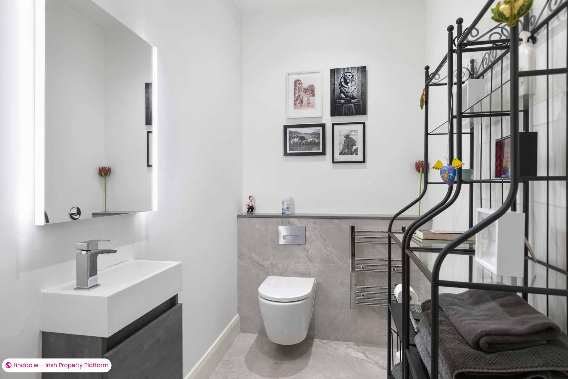 Semi-detached house for Sale in Dublin 18