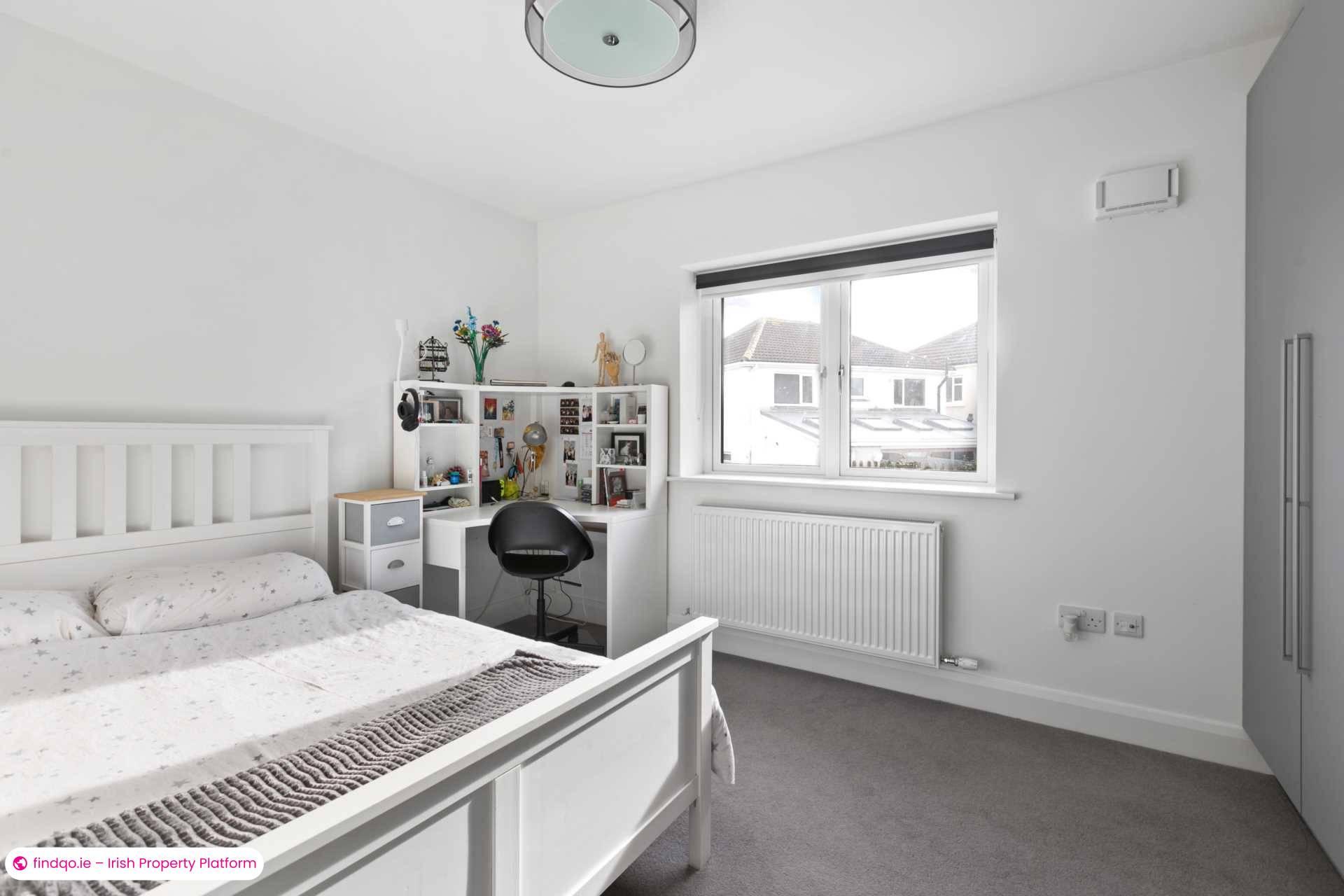 Semi-detached house for Sale in Dublin 18