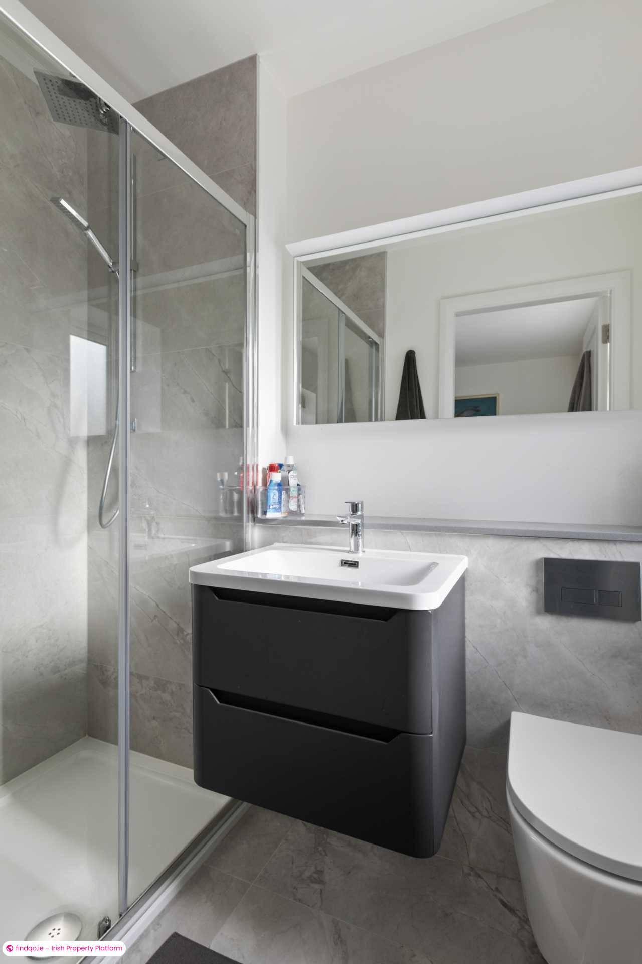 Semi-detached house for Sale in Dublin 18