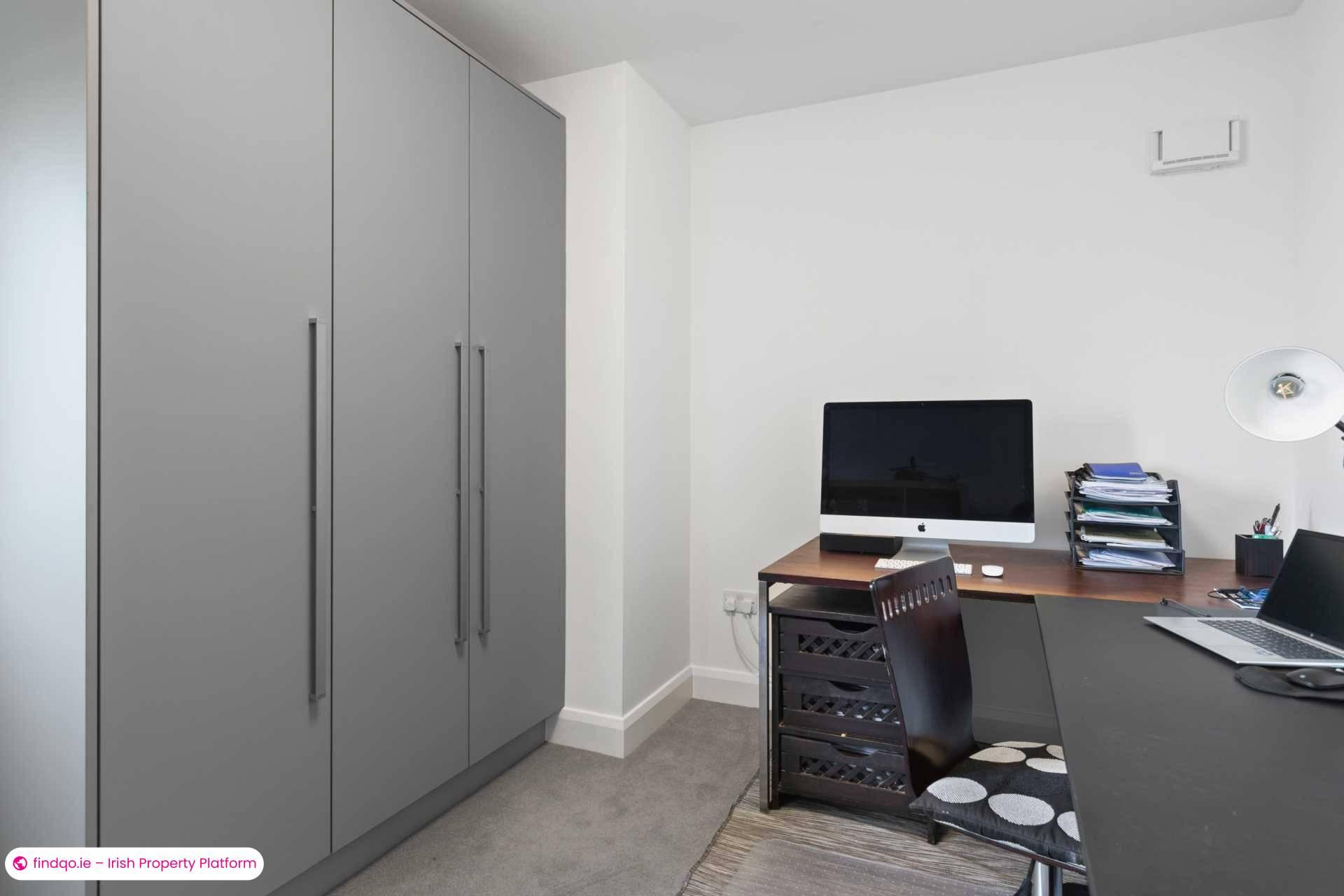 Semi-detached house for Sale in Dublin 18