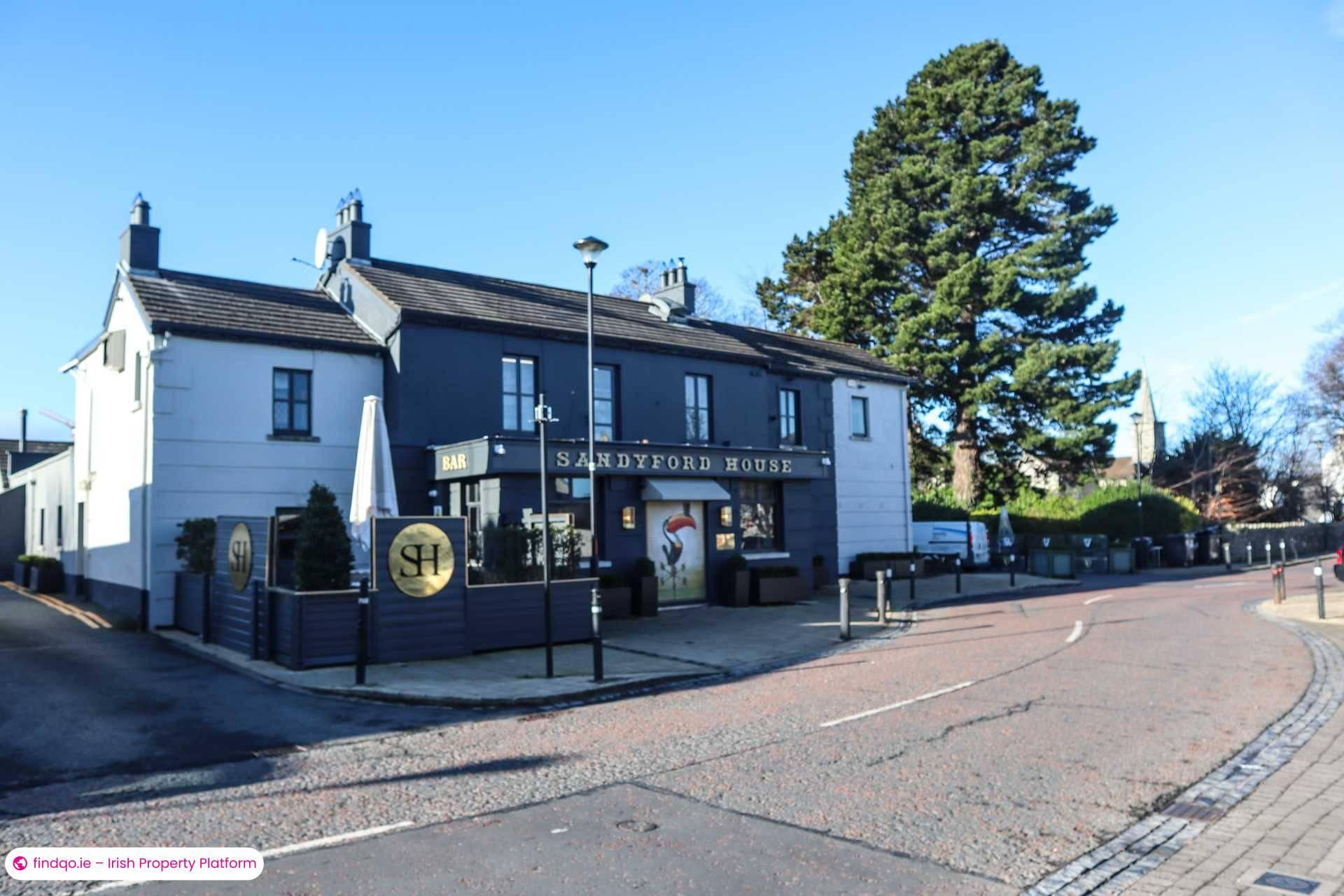 Semi-detached house for Sale in Dublin 18