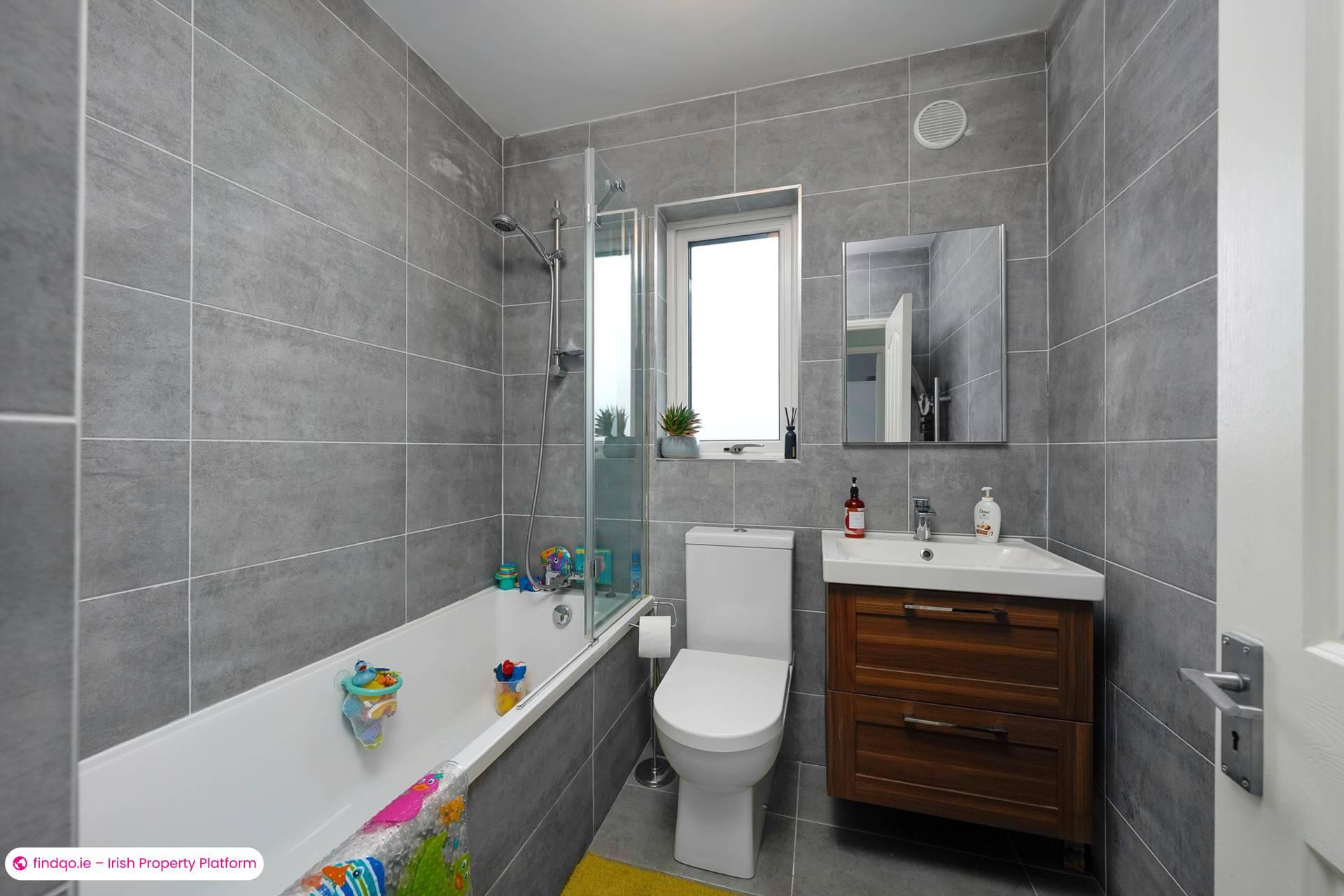 Semi-detached house for Sale in Ballycullen, Wicklow