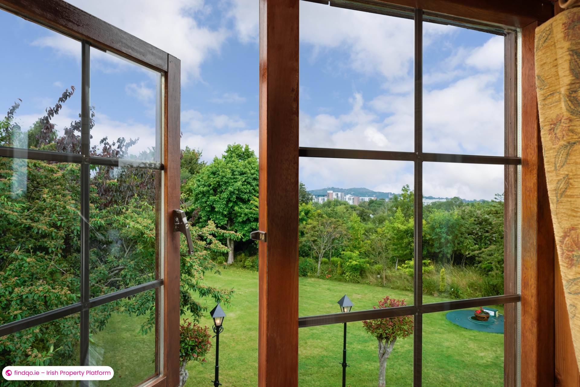 Detached house for Sale in Rathmichael, Dublin 18