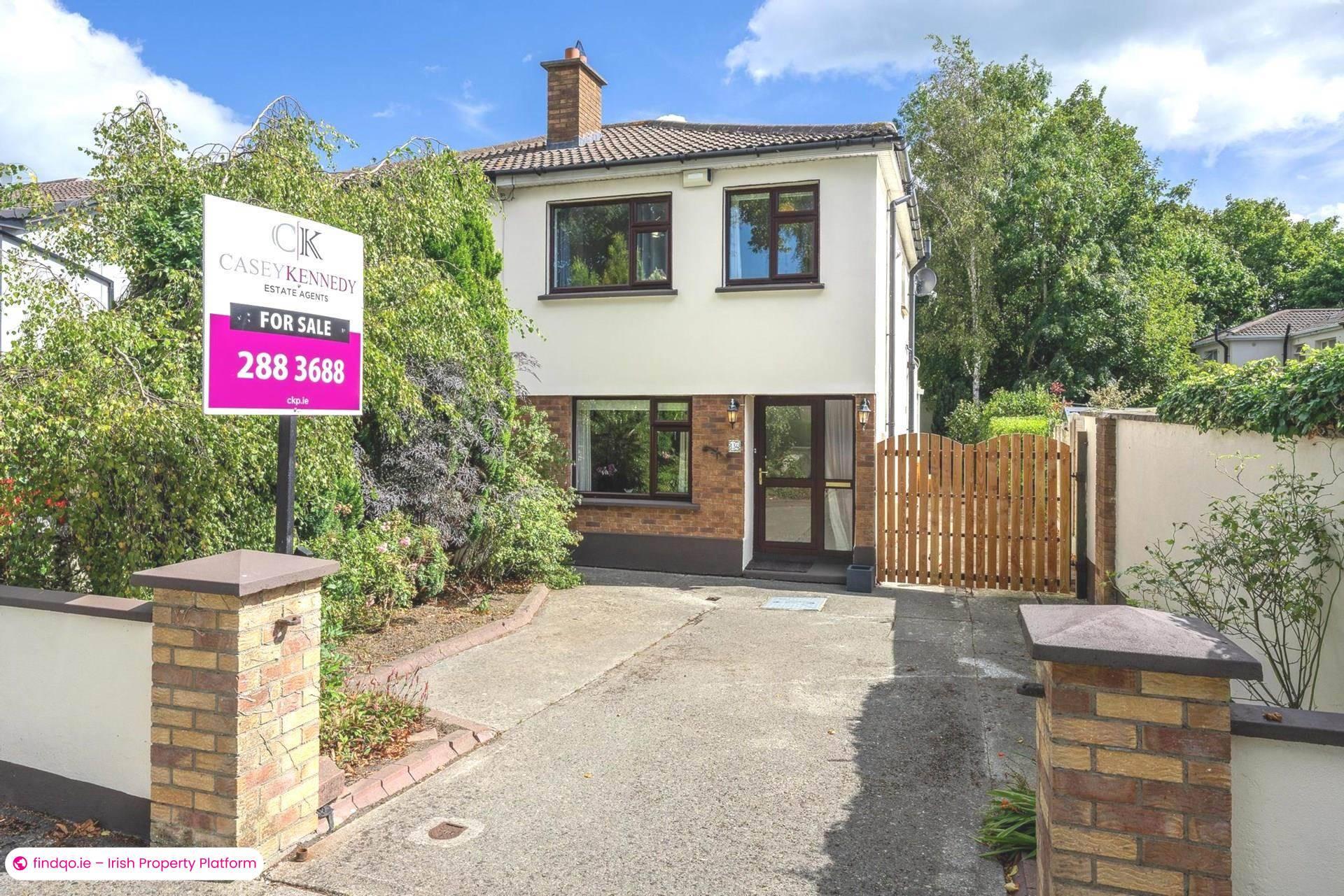 Semi-detached house for Sale in Shankill, Antrim