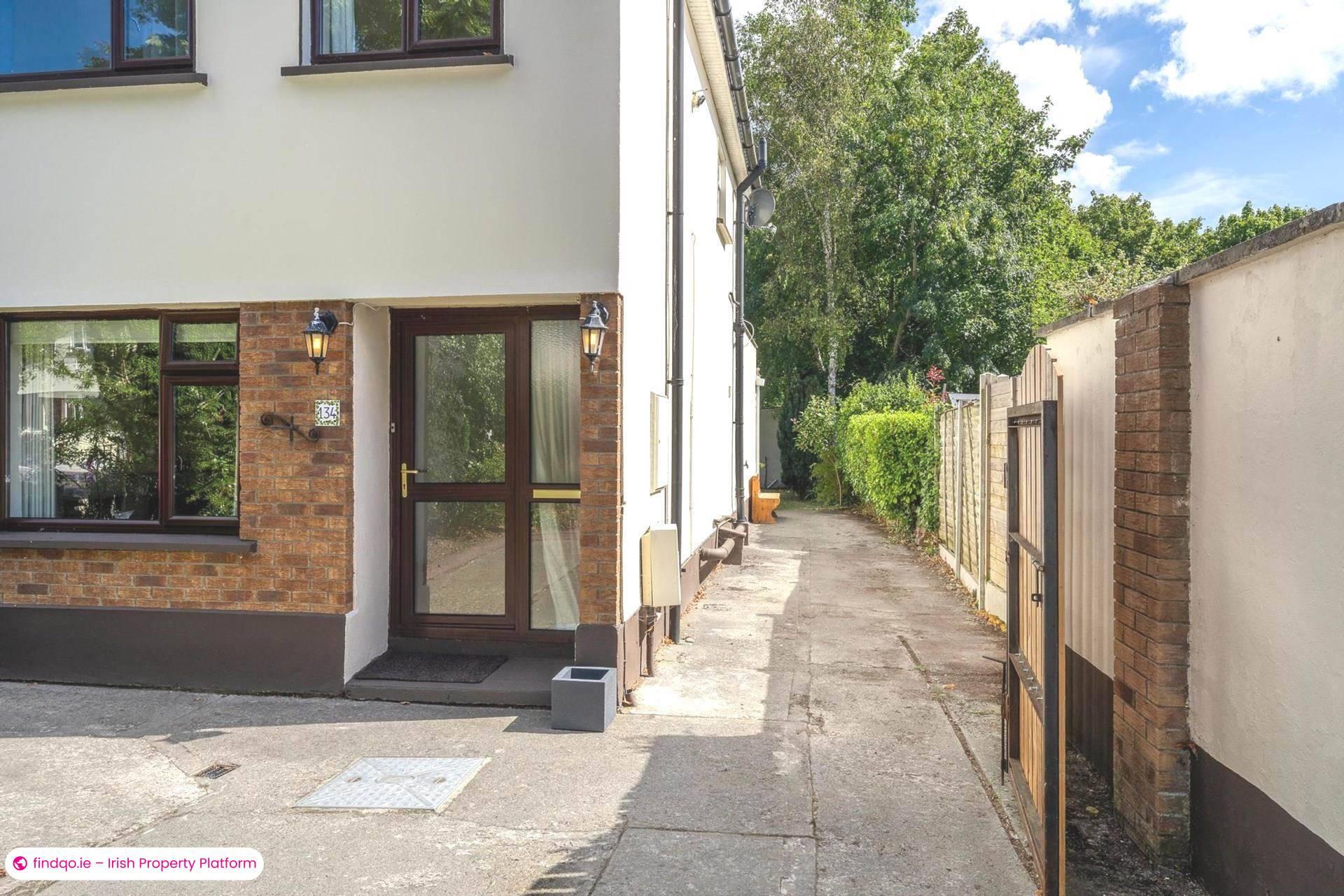 Semi-detached house for Sale in Shankill, Antrim