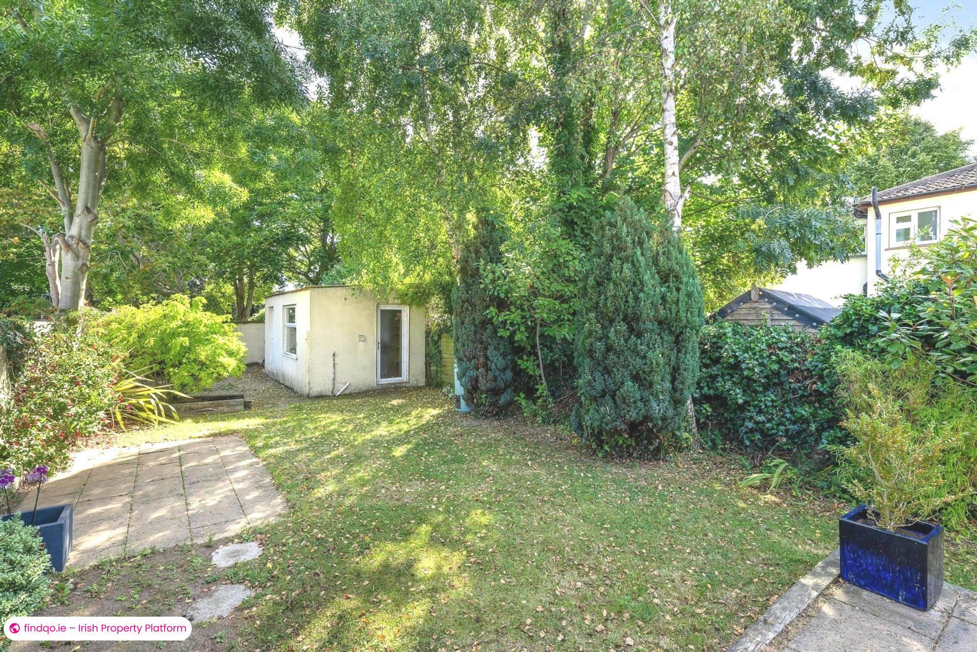 Semi-detached house for Sale in Shankill, Antrim