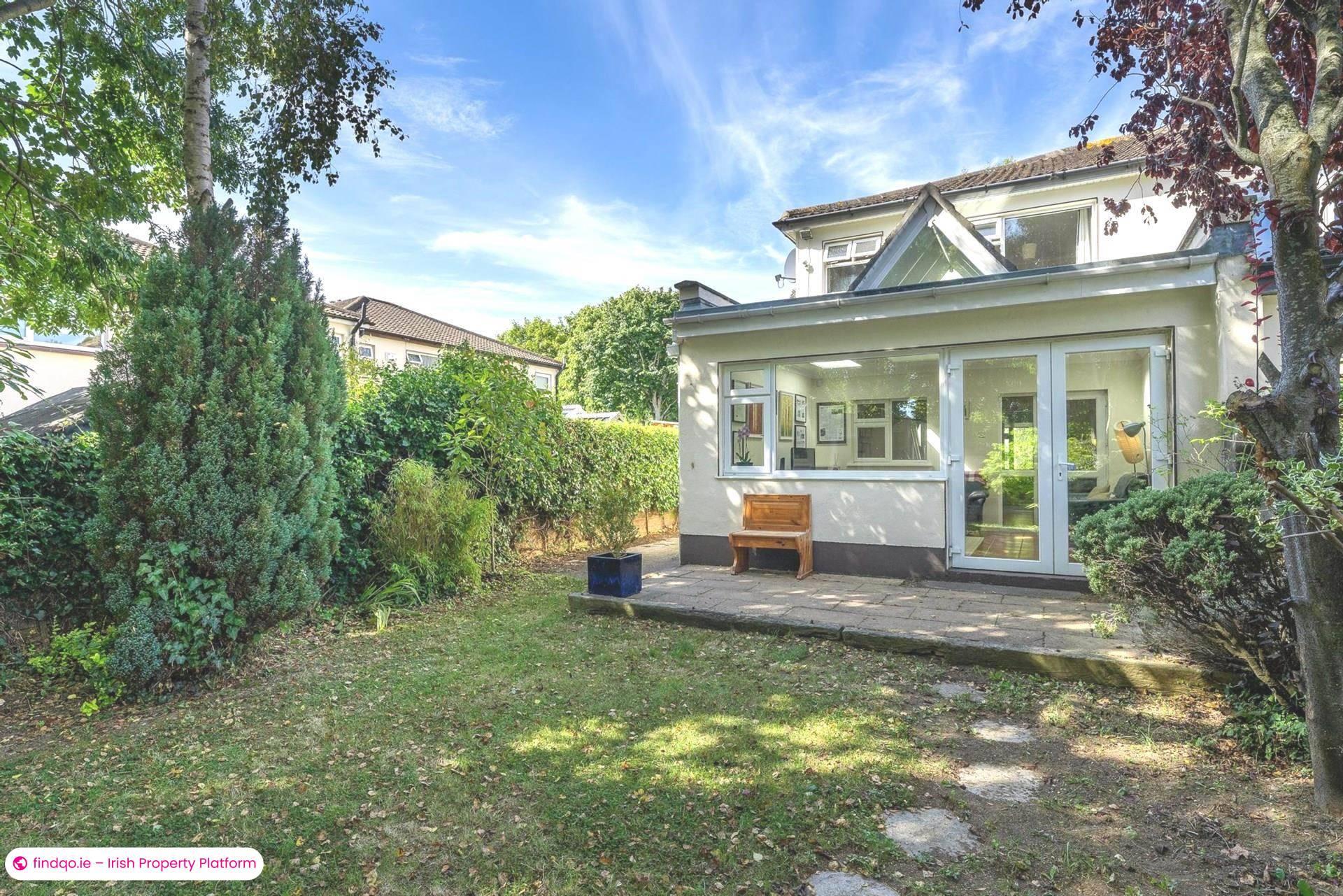 Semi-detached house for Sale in Shankill, Antrim