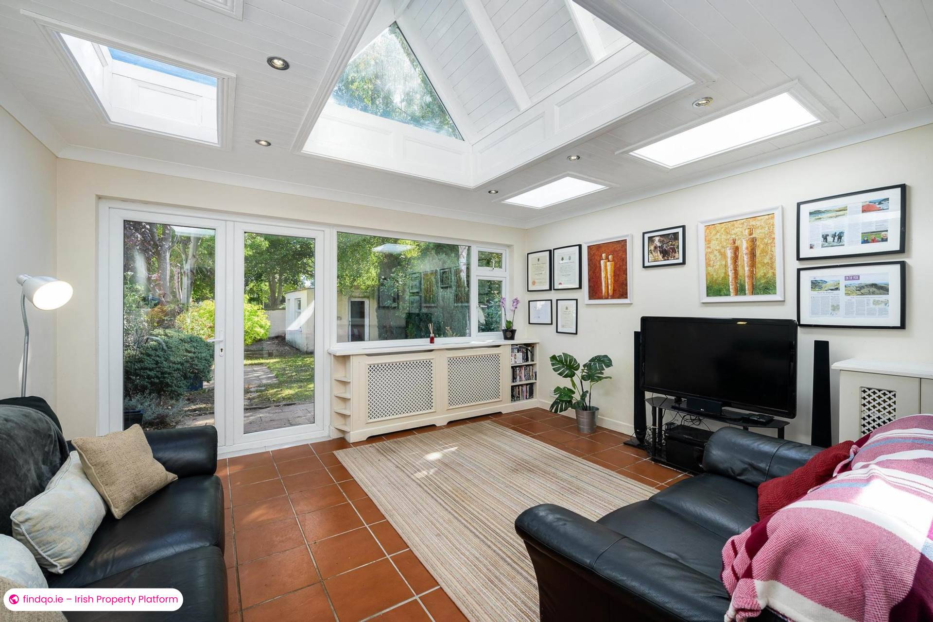 Semi-detached house for Sale in Shankill, Antrim