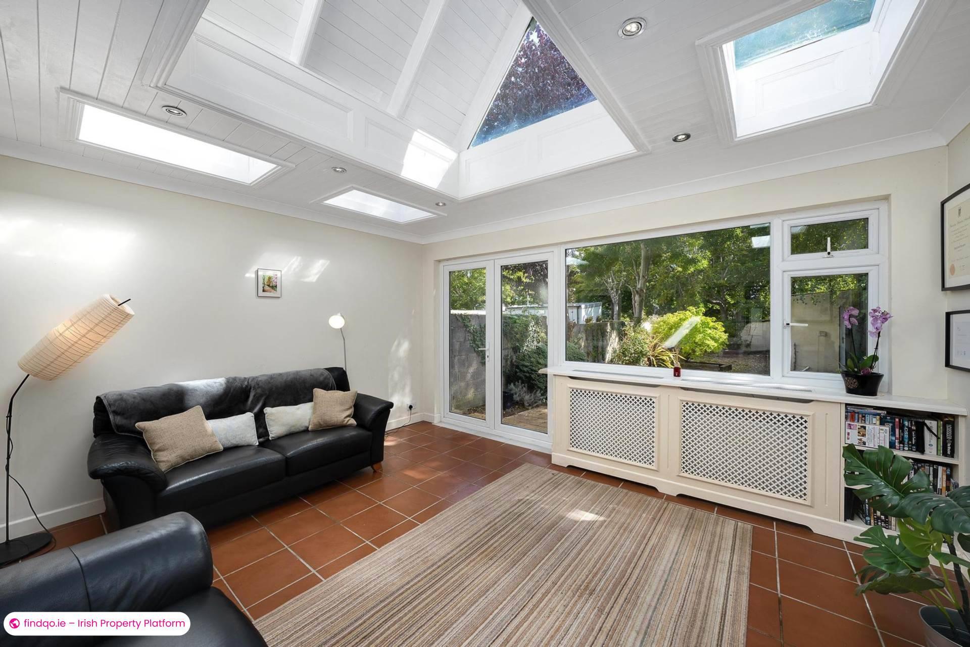 Semi-detached house for Sale in Shankill, Antrim