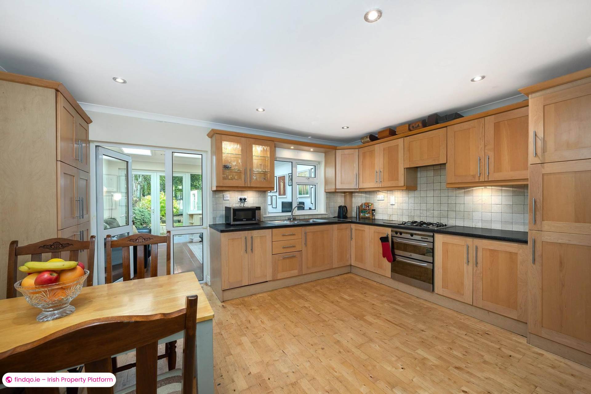 Semi-detached house for Sale in Shankill, Antrim