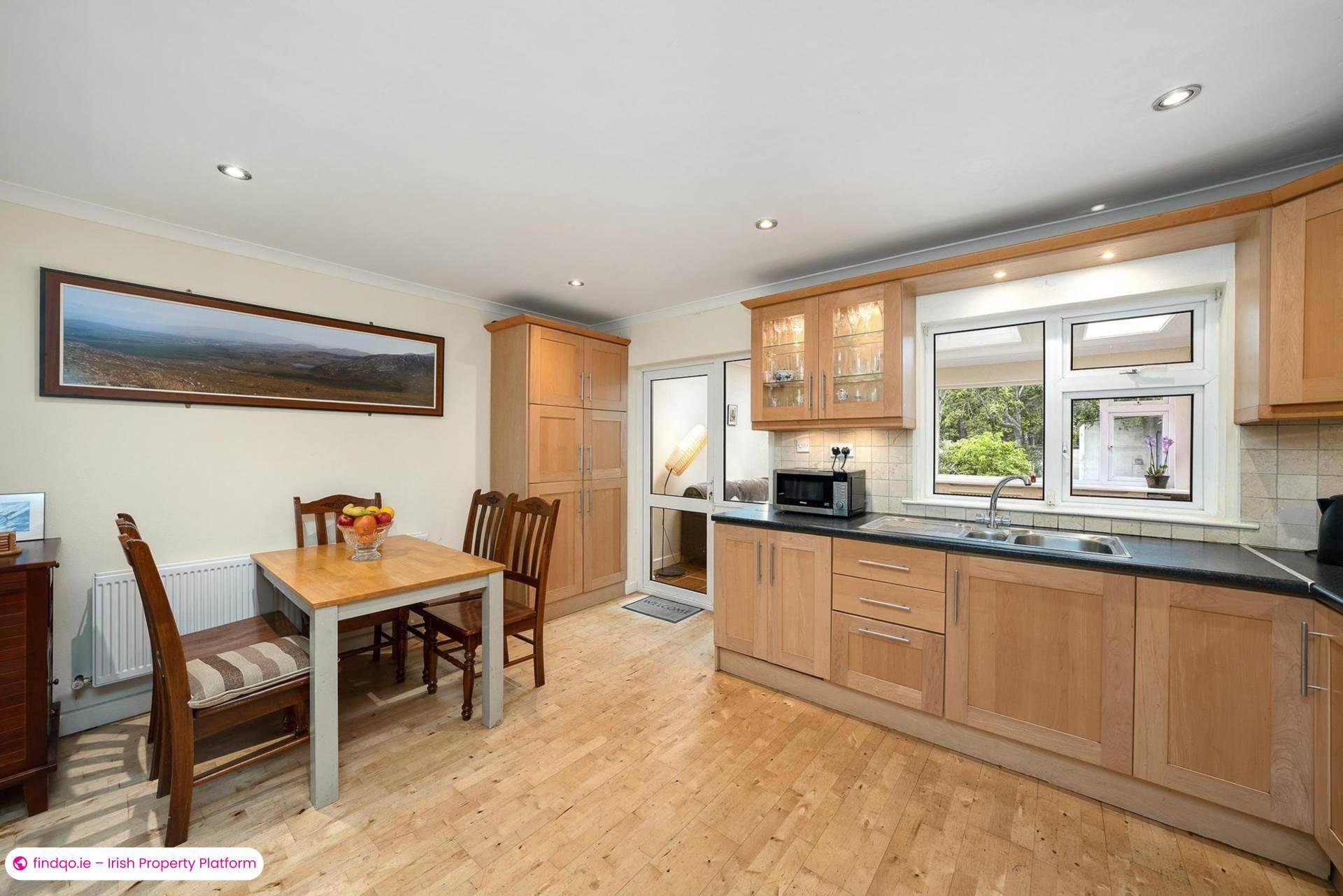 Semi-detached house for Sale in Shankill, Antrim