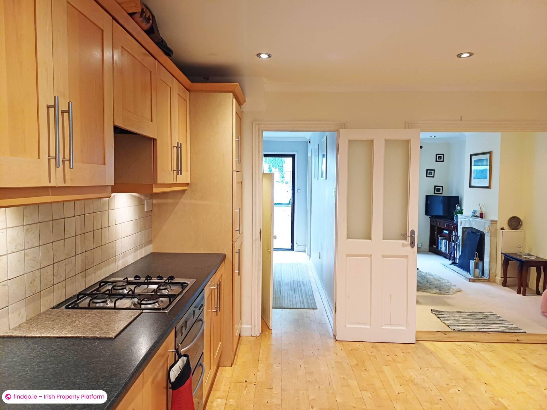 Semi-detached house for Sale in Shankill, Antrim