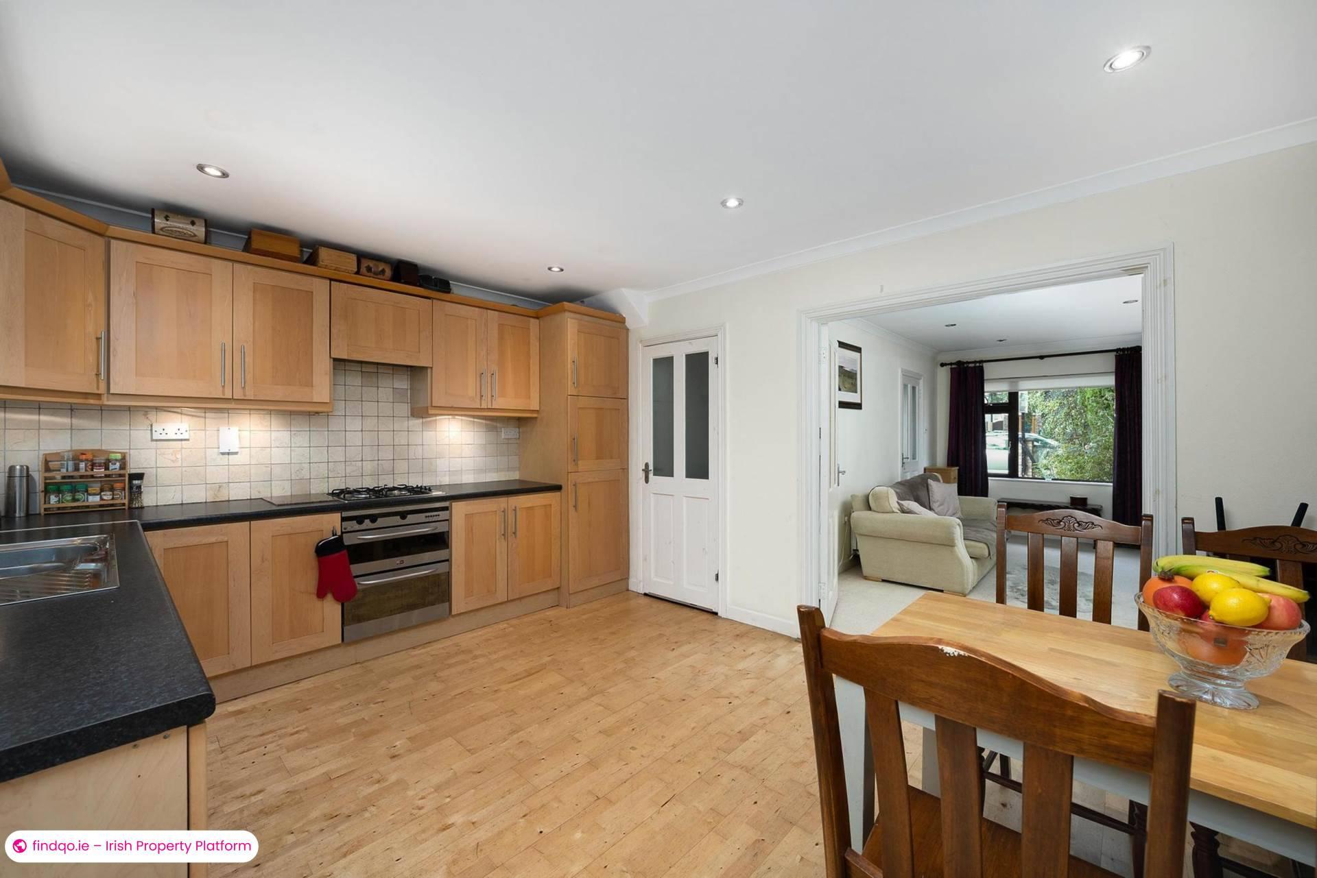 Semi-detached house for Sale in Shankill, Antrim