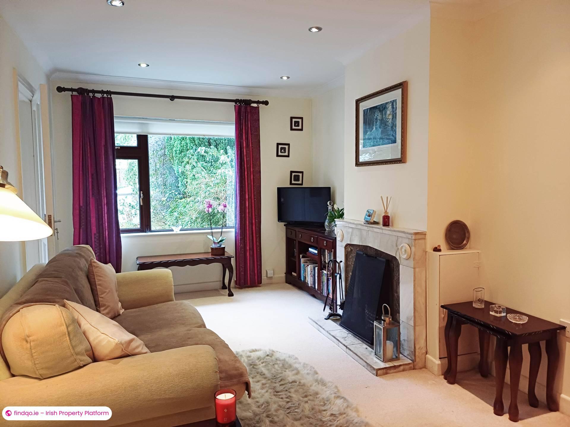 Semi-detached house for Sale in Shankill, Antrim