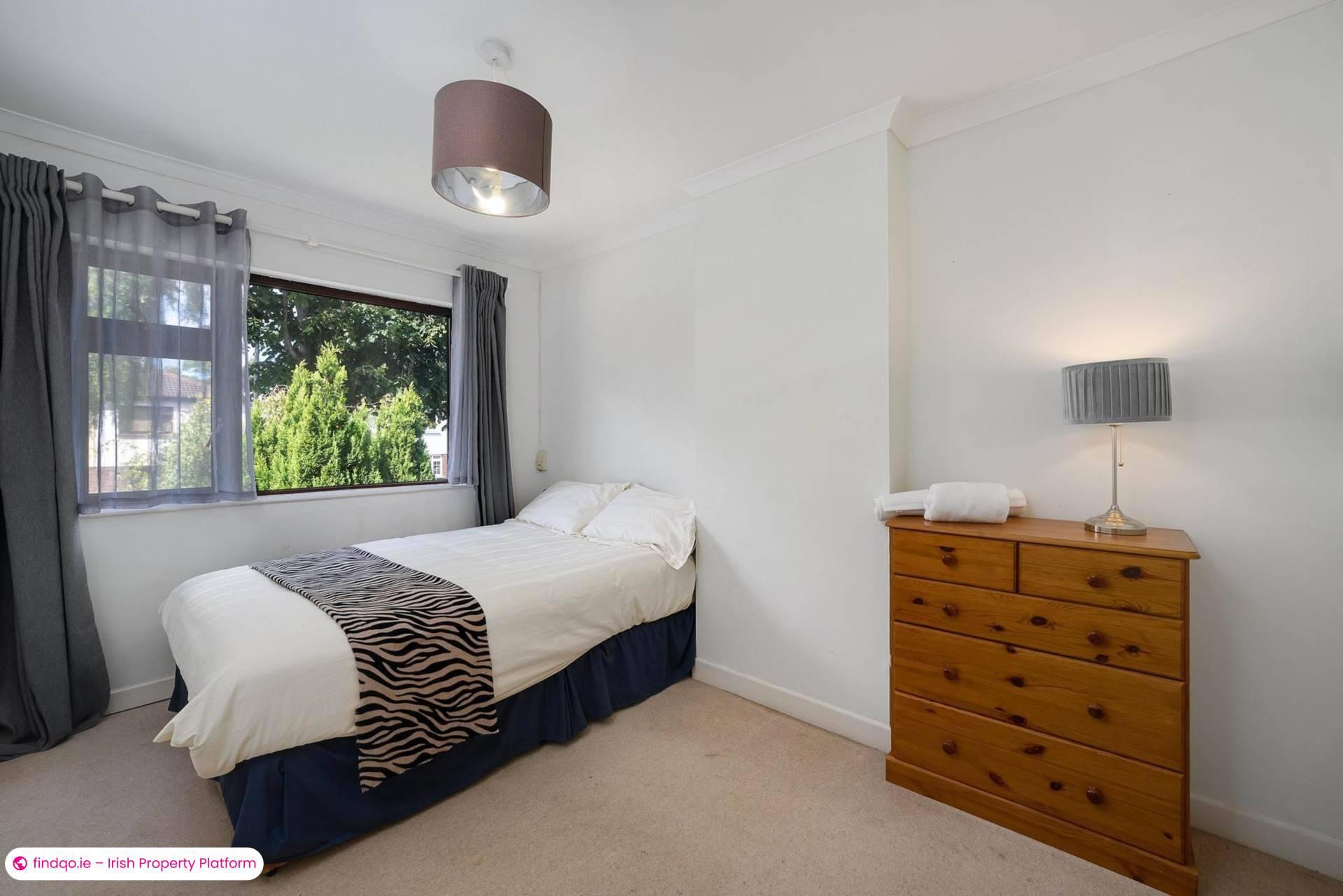 Semi-detached house for Sale in Shankill, Antrim