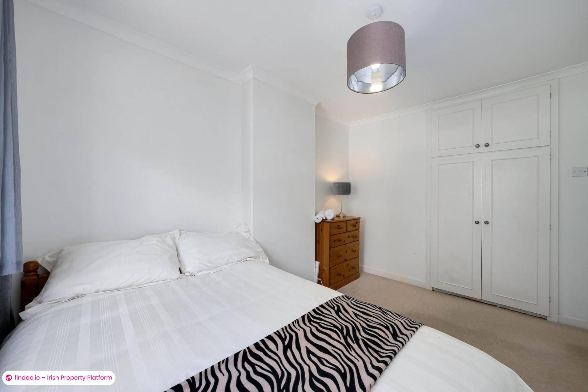 Semi-detached house for Sale in Shankill, Antrim