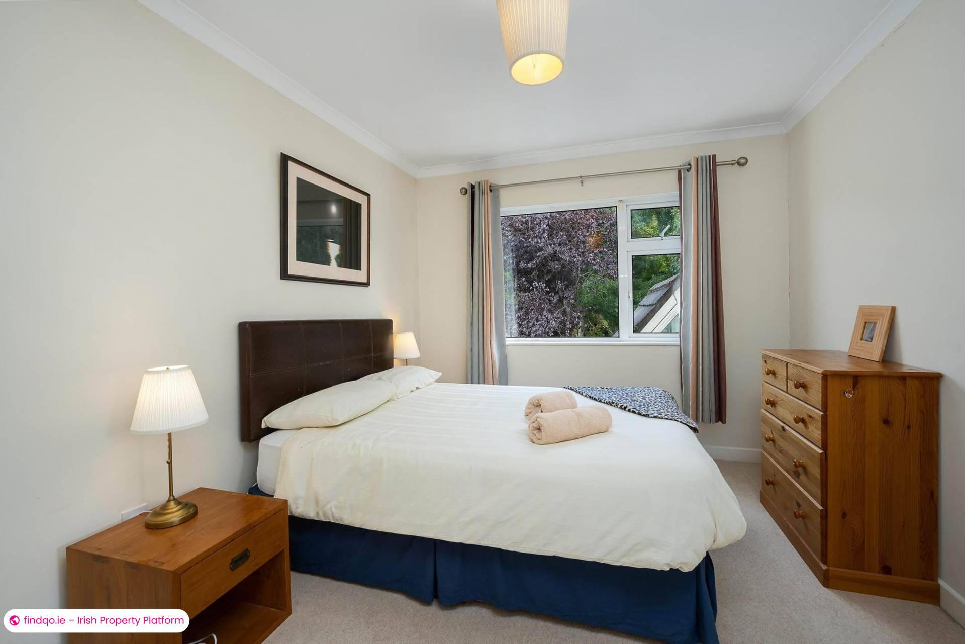 Semi-detached house for Sale in Shankill, Antrim