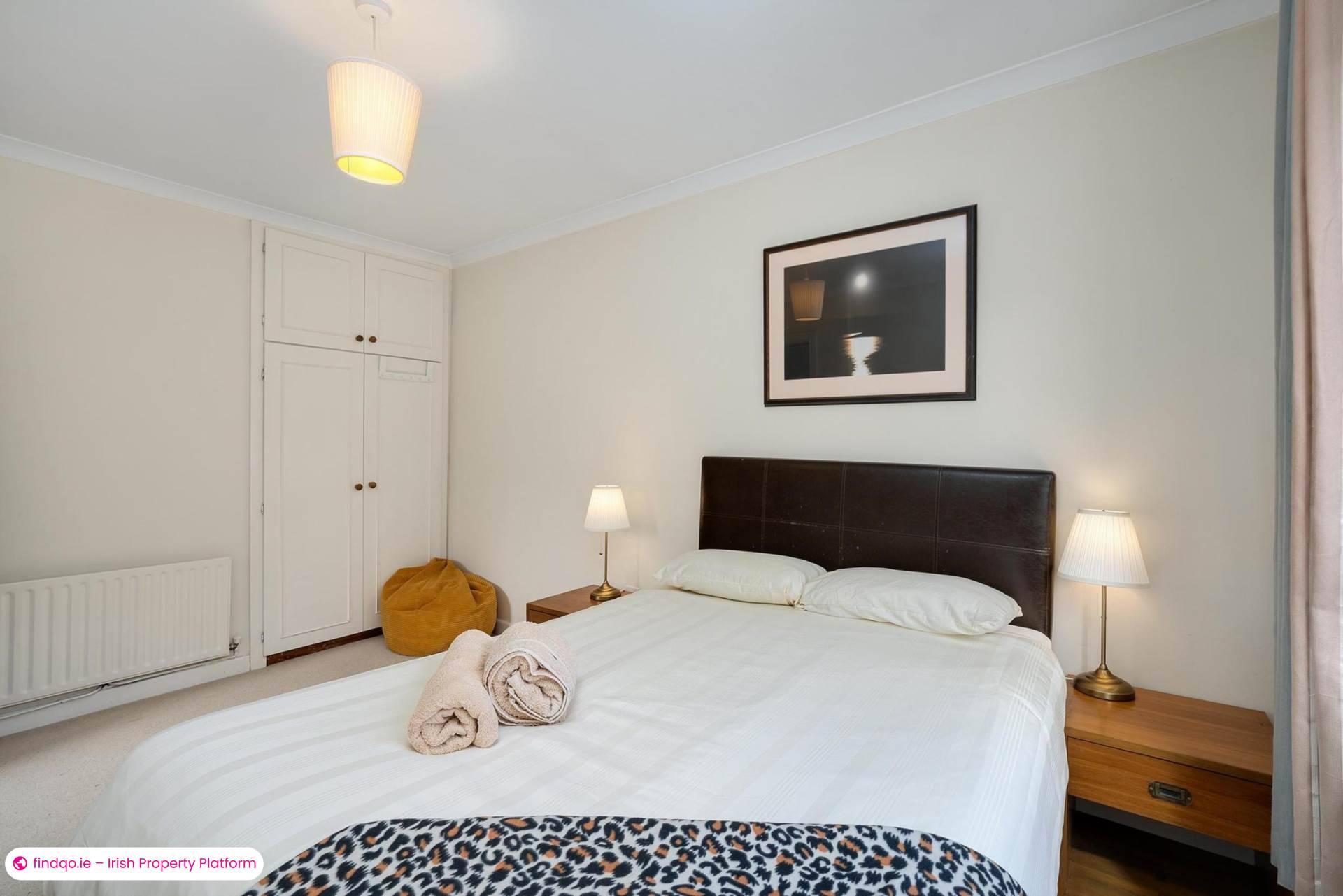 Semi-detached house for Sale in Shankill, Antrim