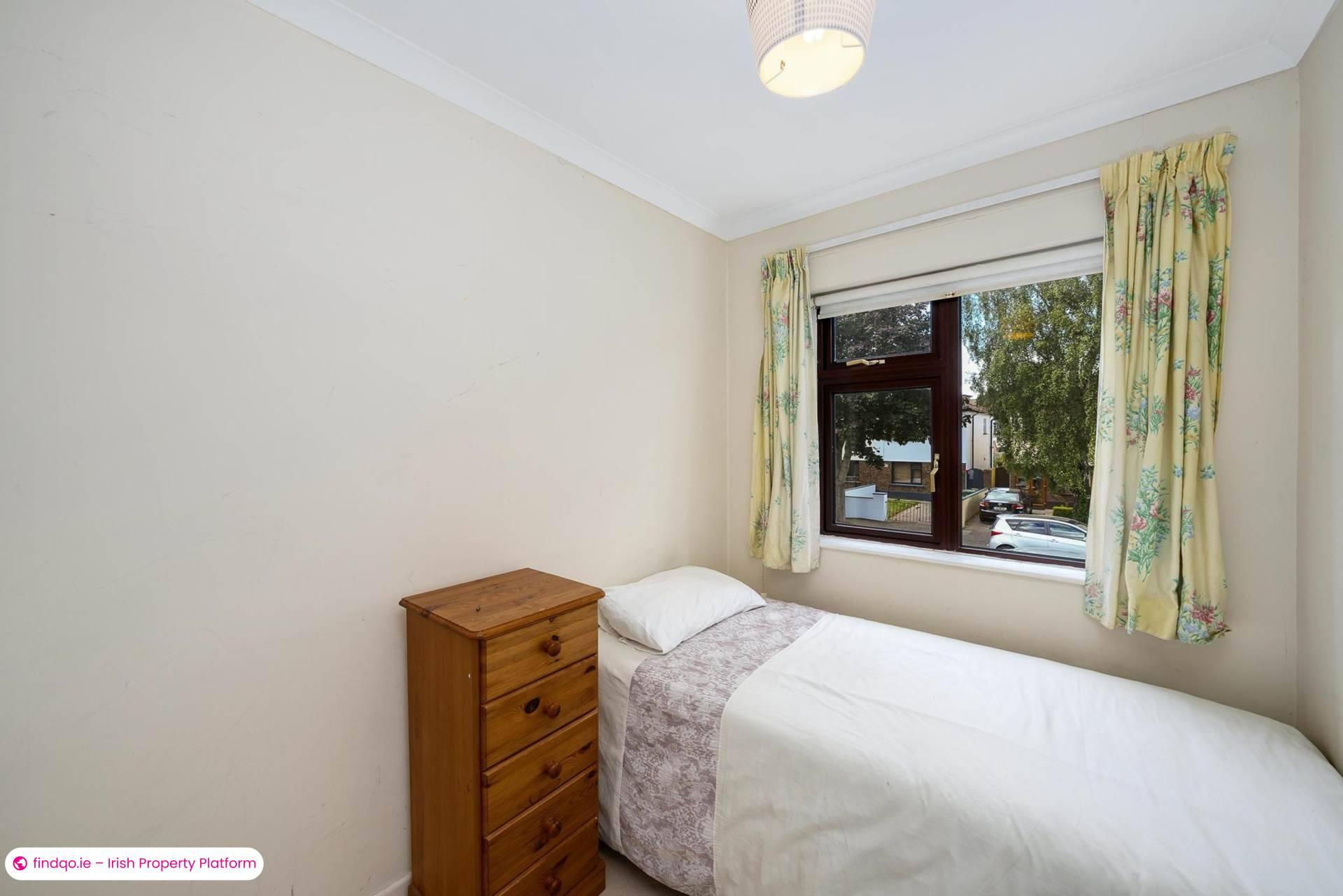 Semi-detached house for Sale in Shankill, Antrim