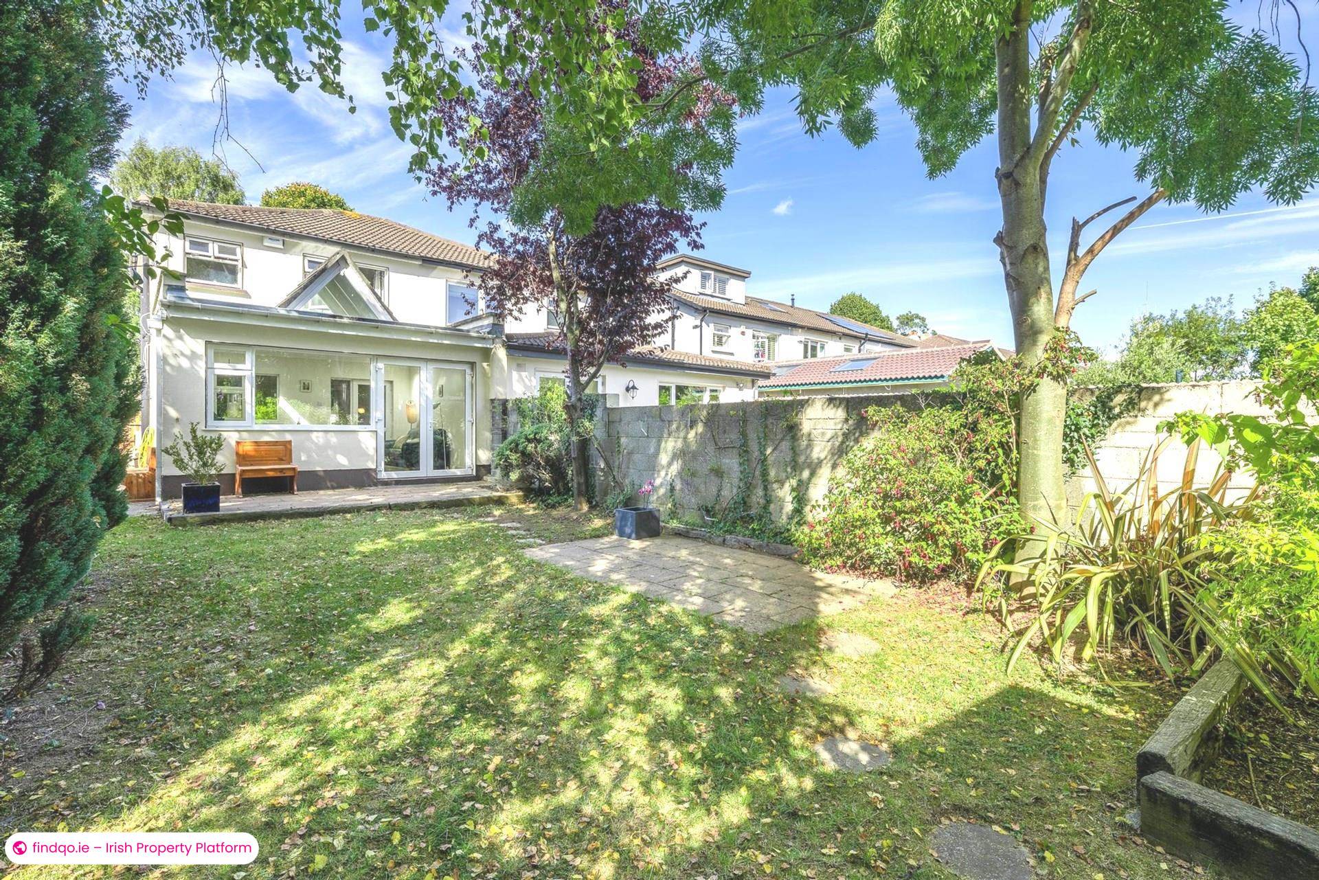 Semi-detached house for Sale in Shankill, Antrim