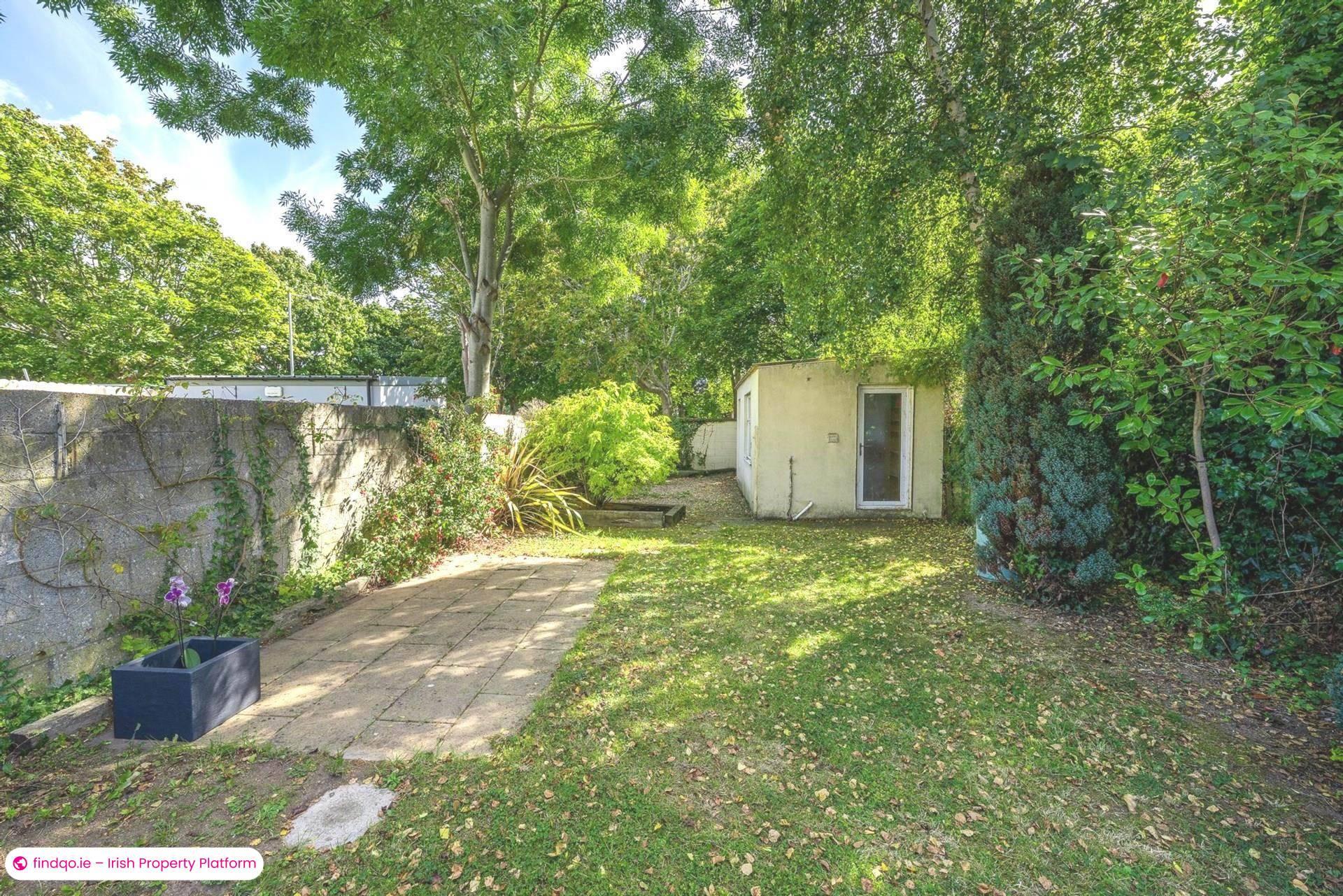 Semi-detached house for Sale in Shankill, Antrim