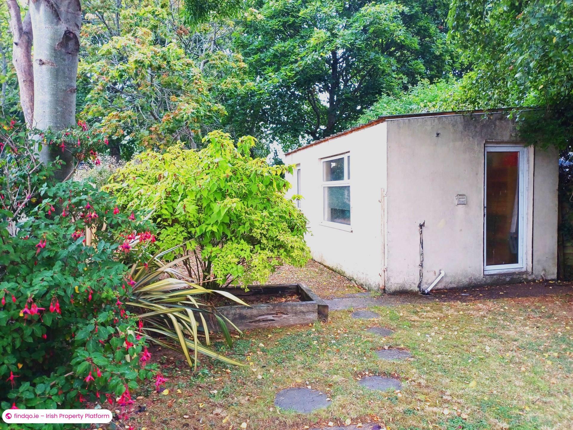 Semi-detached house for Sale in Shankill, Antrim