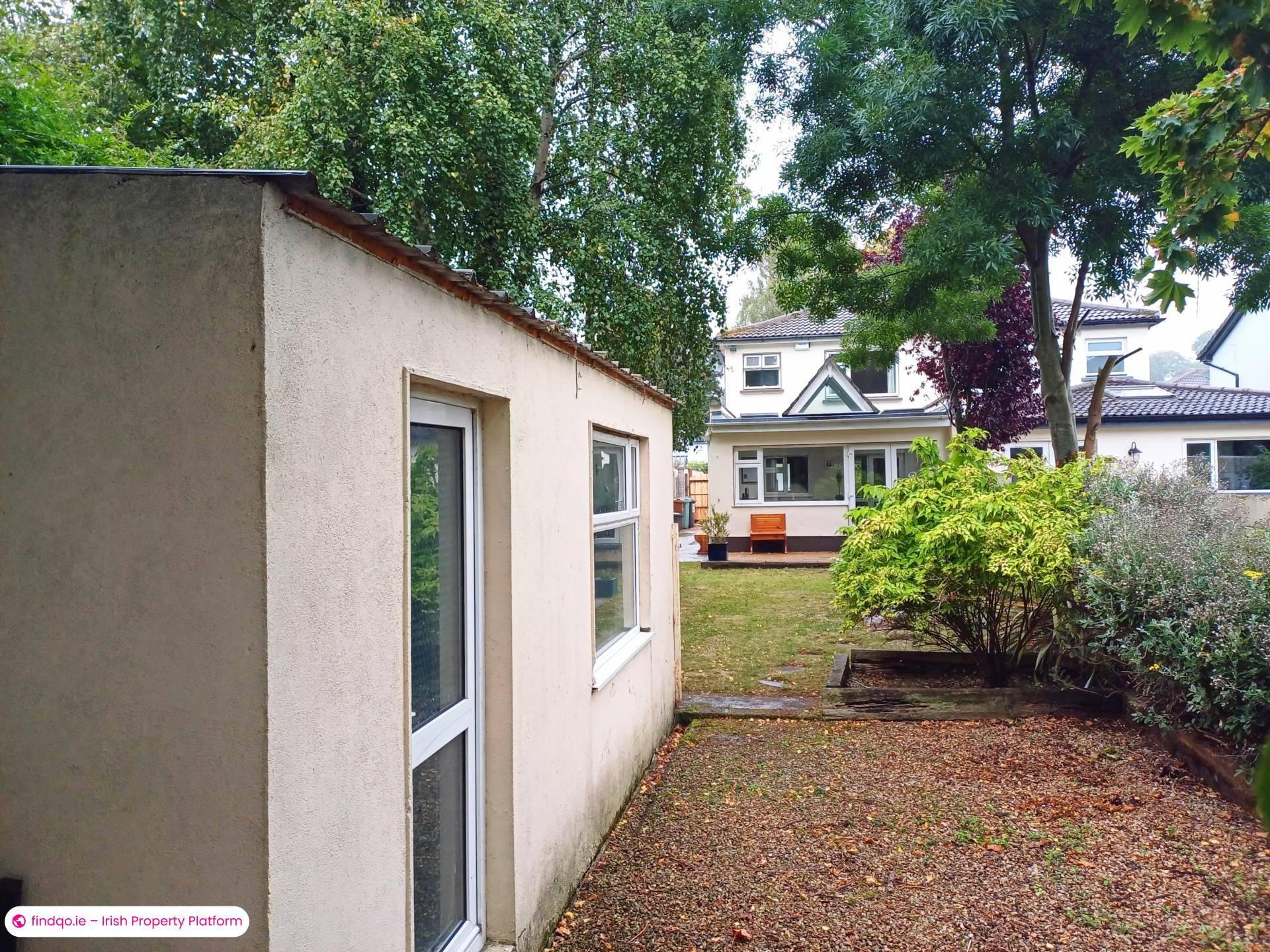 Semi-detached house for Sale in Shankill, Antrim