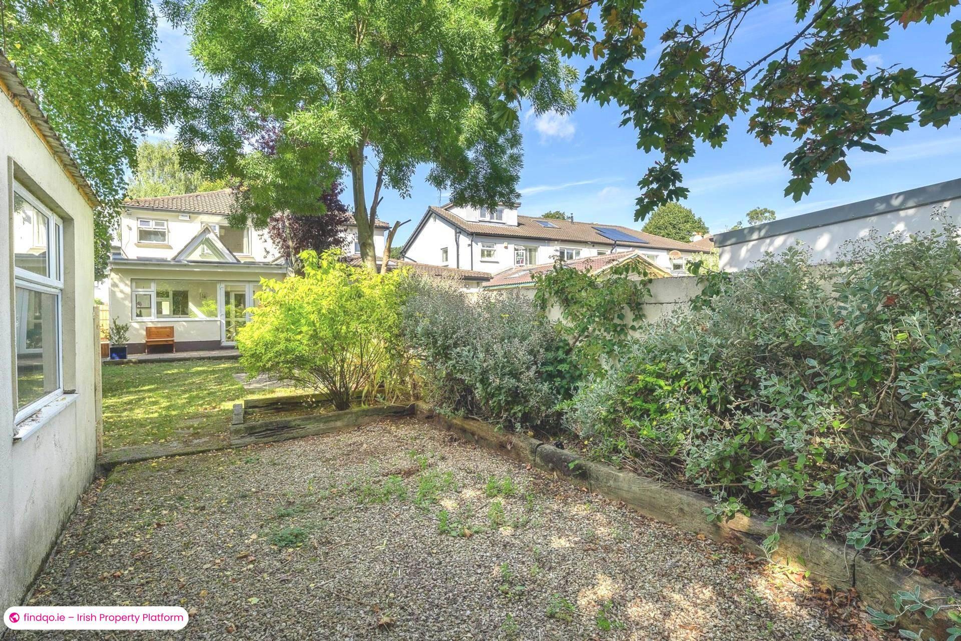 Semi-detached house for Sale in Shankill, Antrim