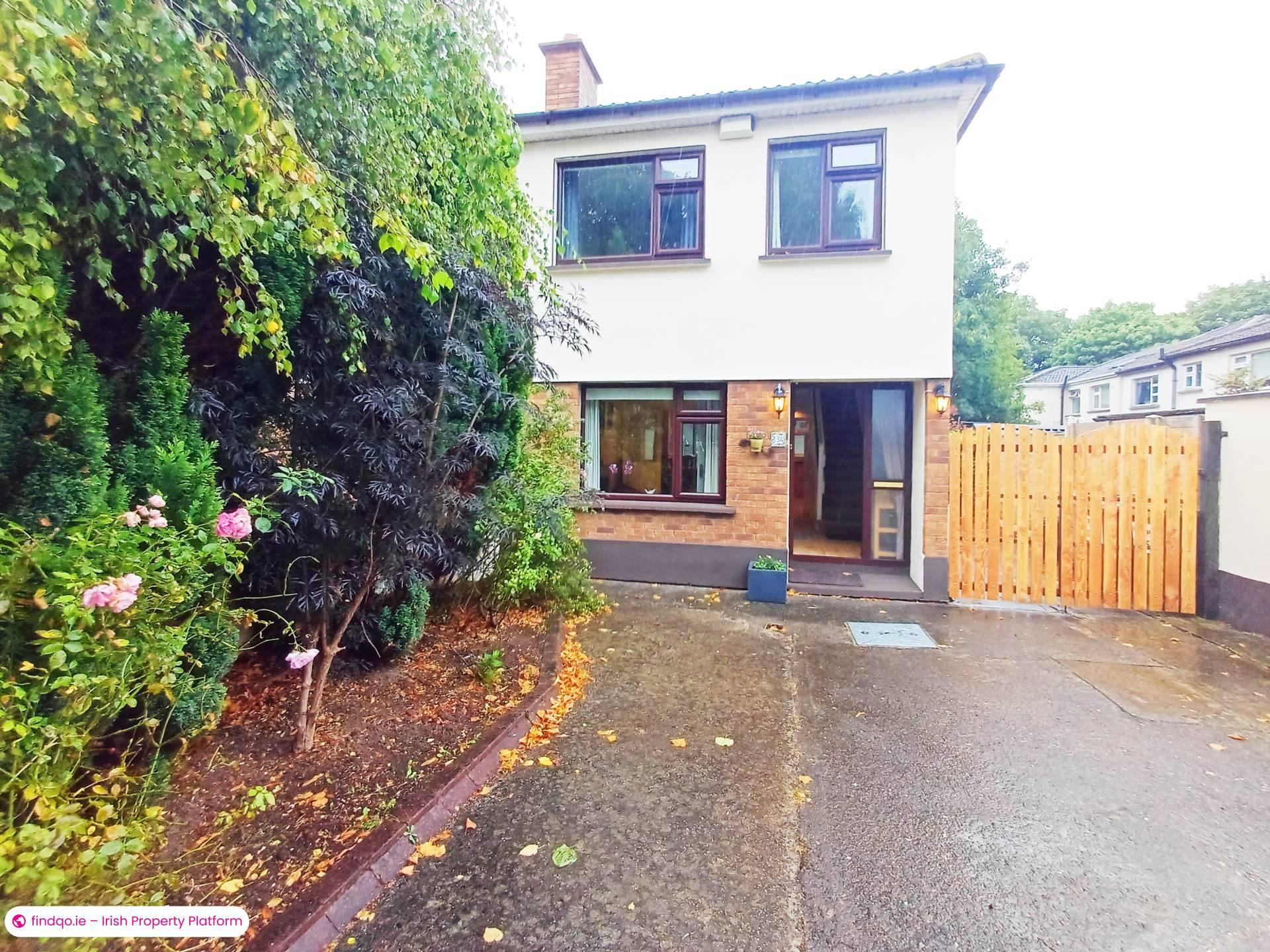 Semi-detached house for Sale in Shankill, Antrim