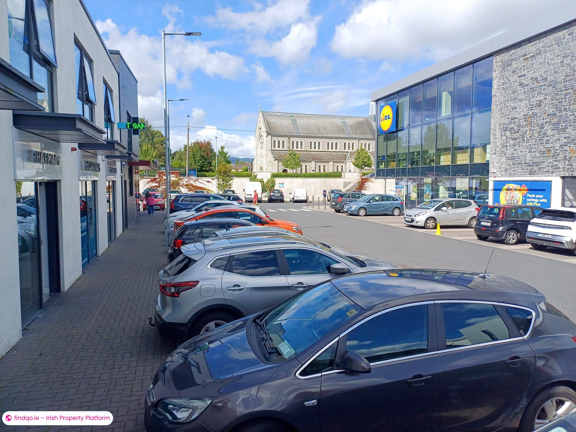 Semi-detached house for Sale in Shankill, Antrim