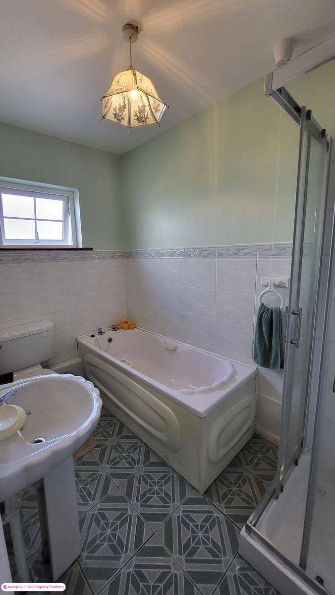 Detached house for Sale in Ballinhassig, Cork, T12 RDH0
