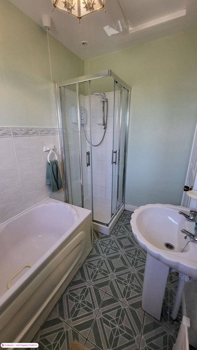 Detached house for Sale in Ballinhassig, Cork, T12 RDH0