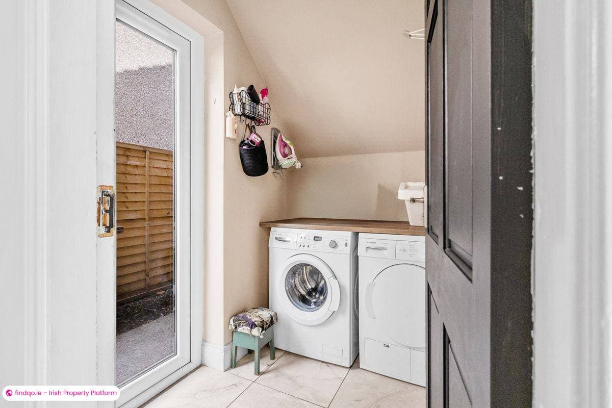 Semi-detached house for Sale in Glanmire, Cork, T45 ND27