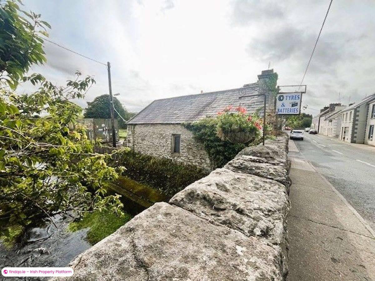 End of terrace house for Sale in Ballyhaunis, Mayo