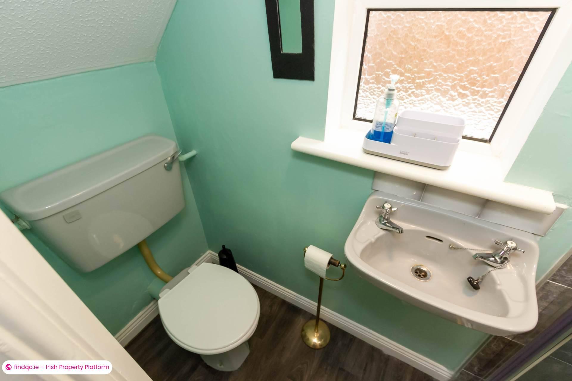 3 Bedroom Semi-detached house for Rent in Stillorgan, Dublin (County)